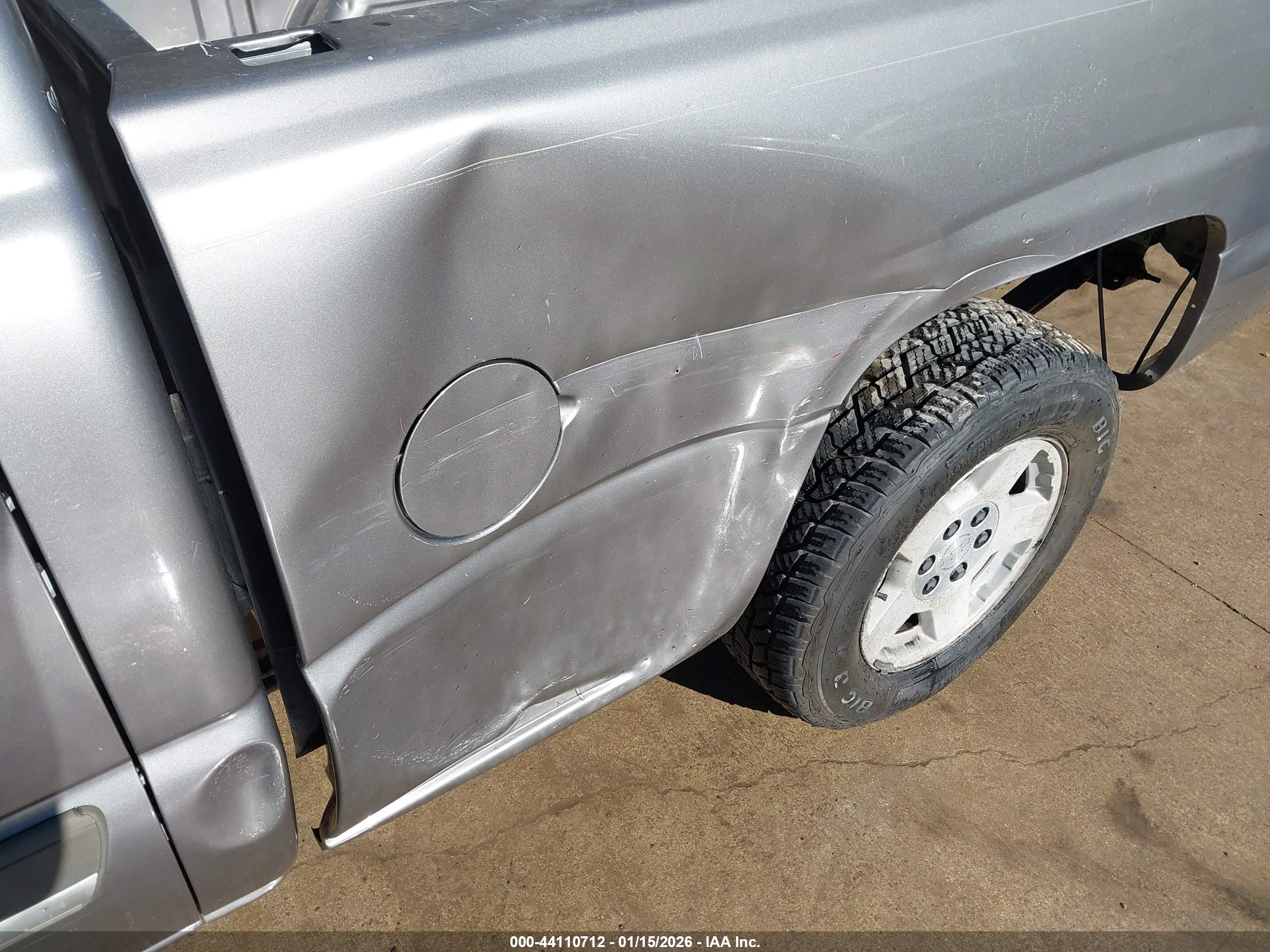 CHEVROLET SILVERADO image 6