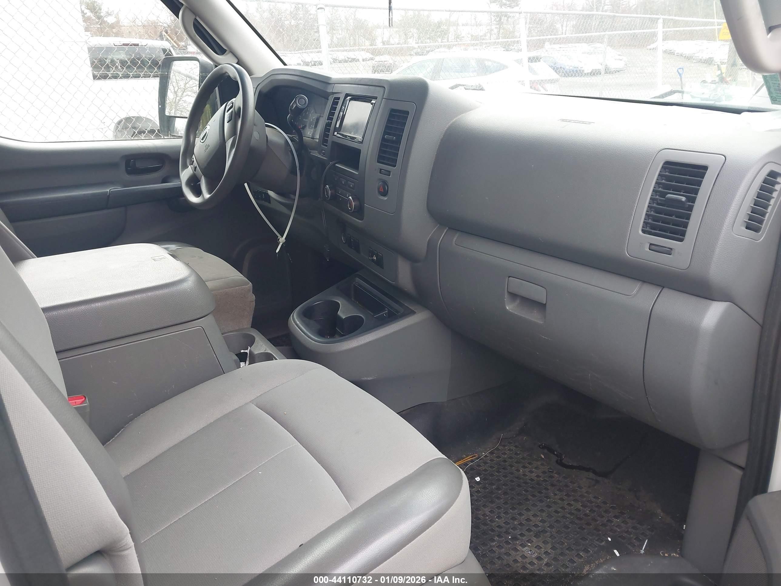 NISSAN NV image 5