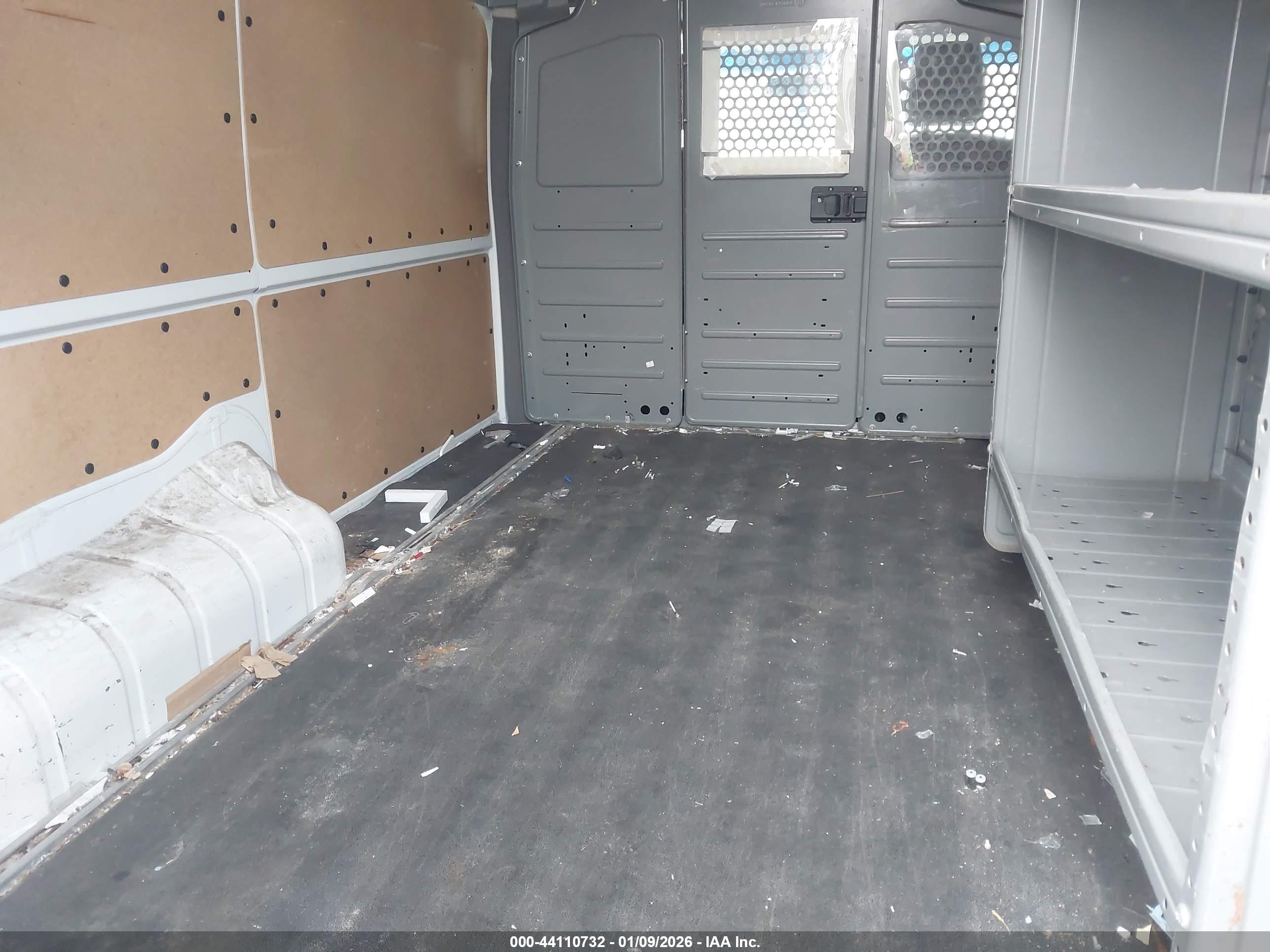 NISSAN NV image 8