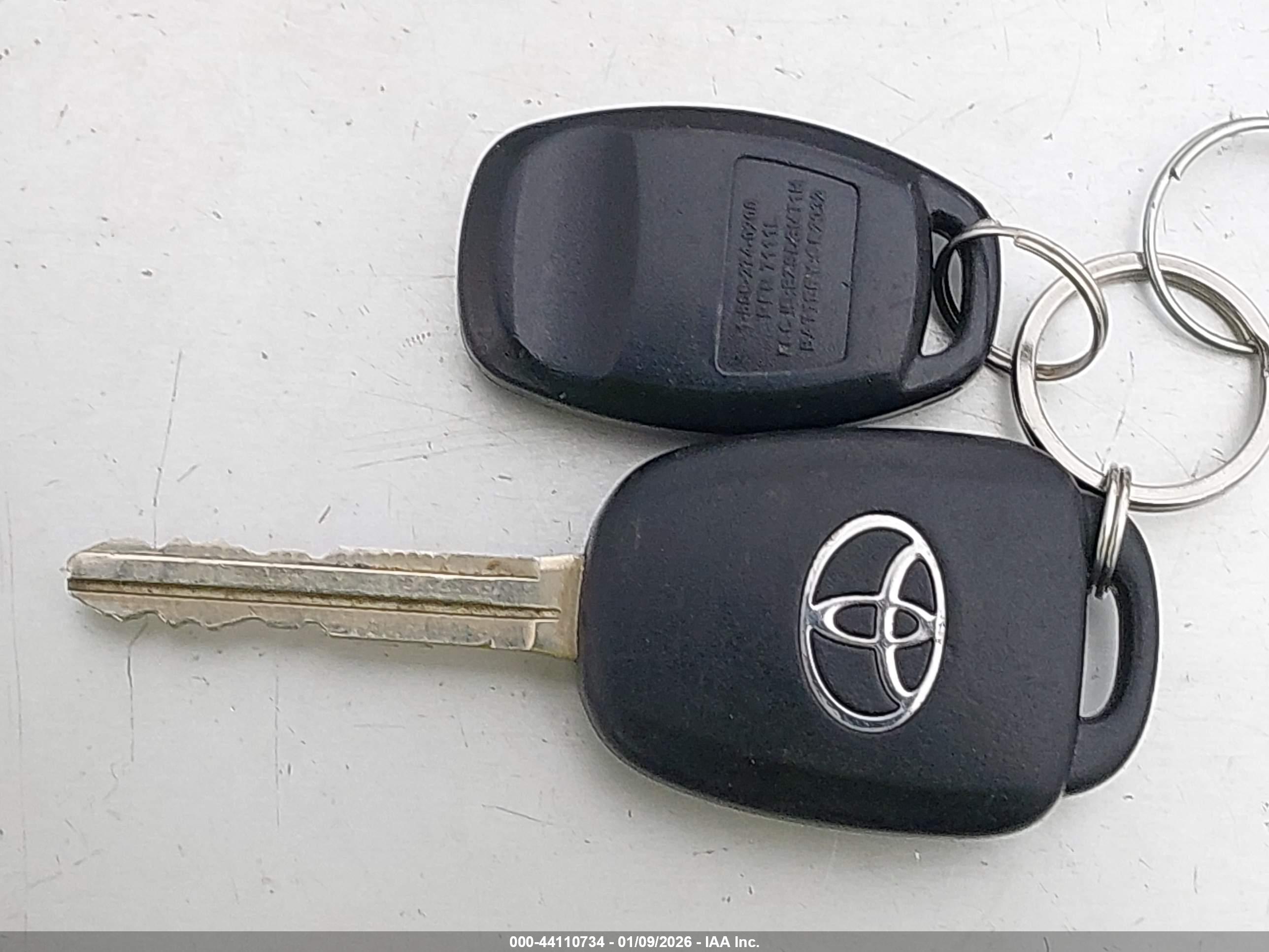 TOYOTA RAV4 image 11
