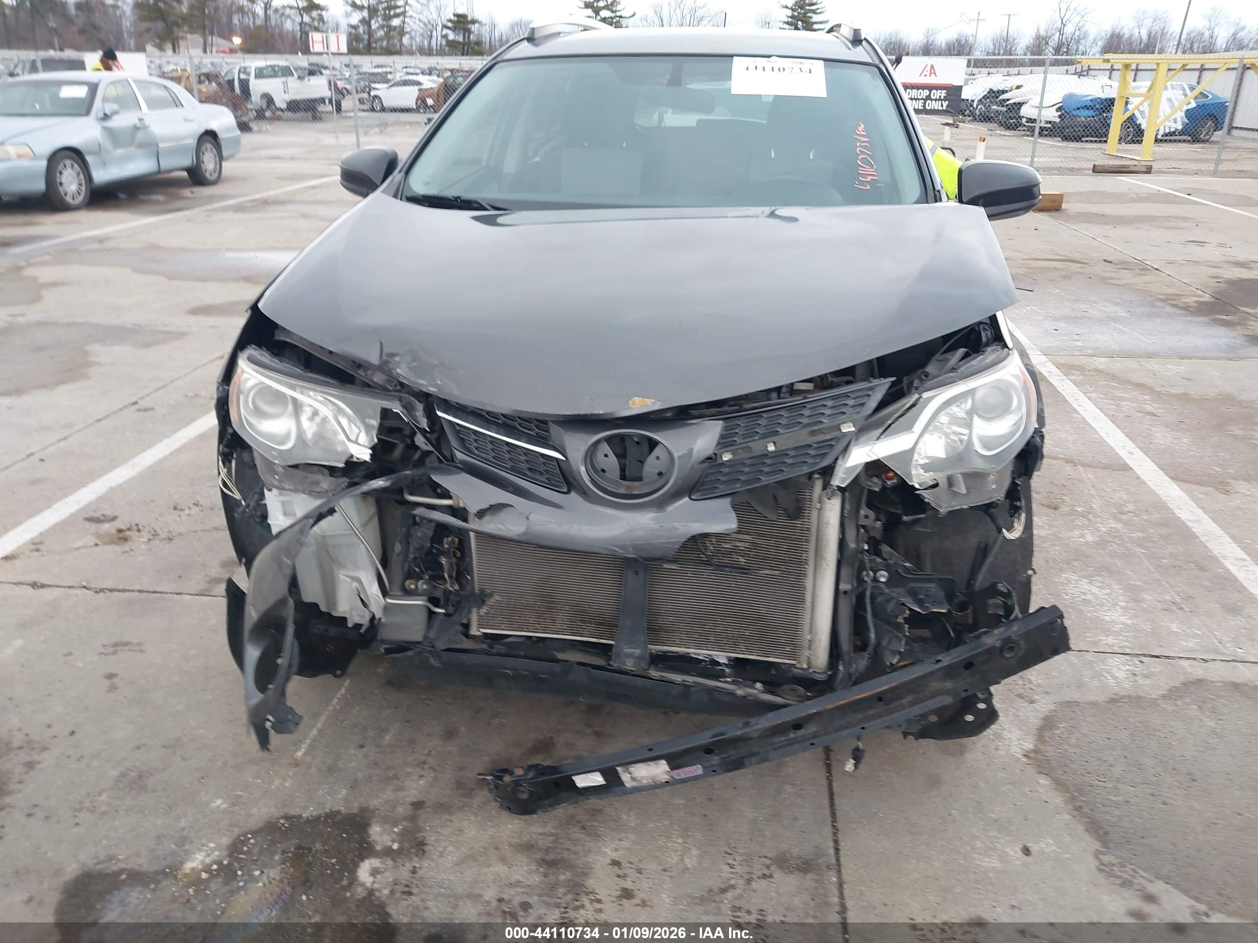 TOYOTA RAV4 image 6
