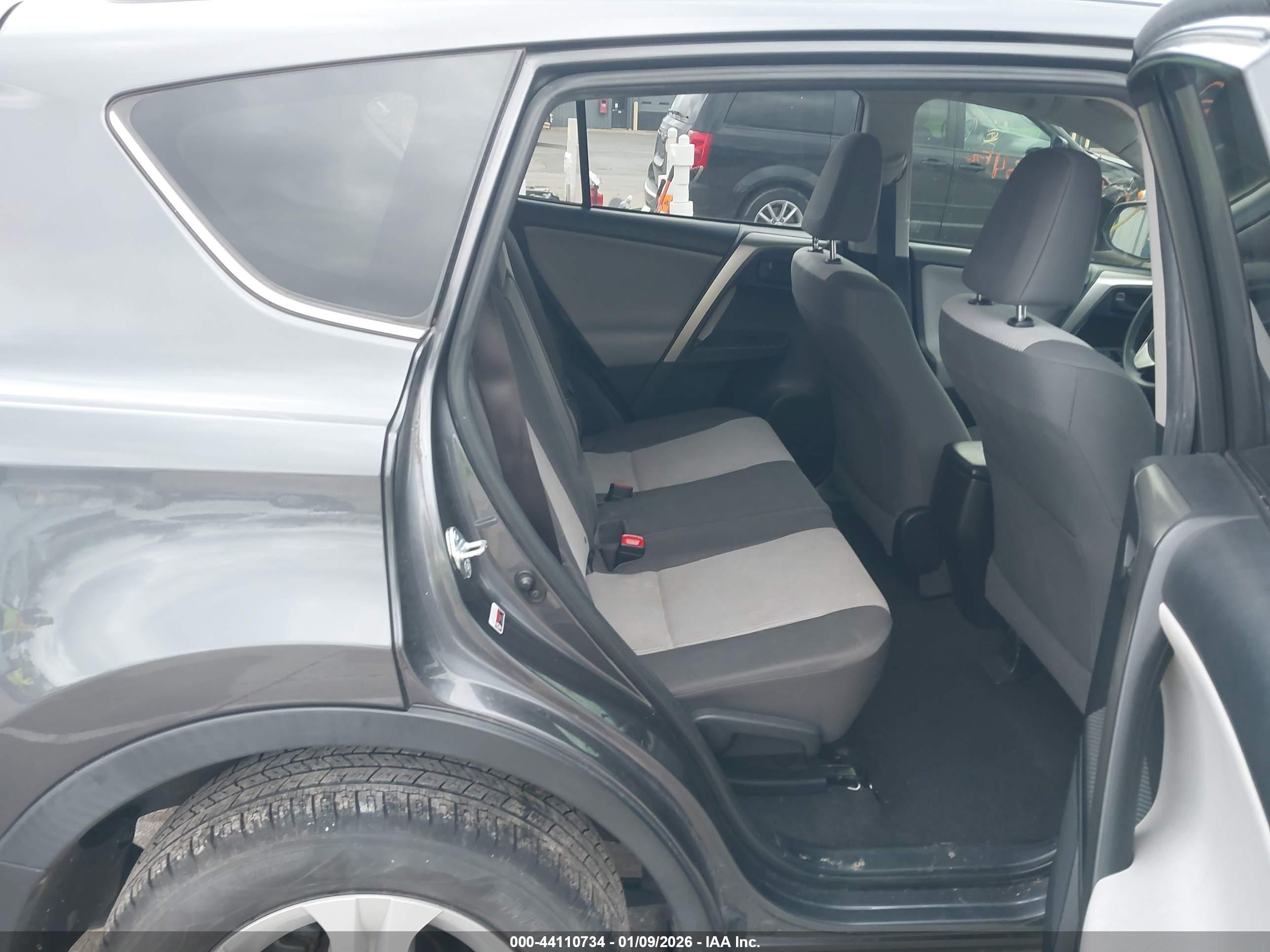 TOYOTA RAV4 image 8