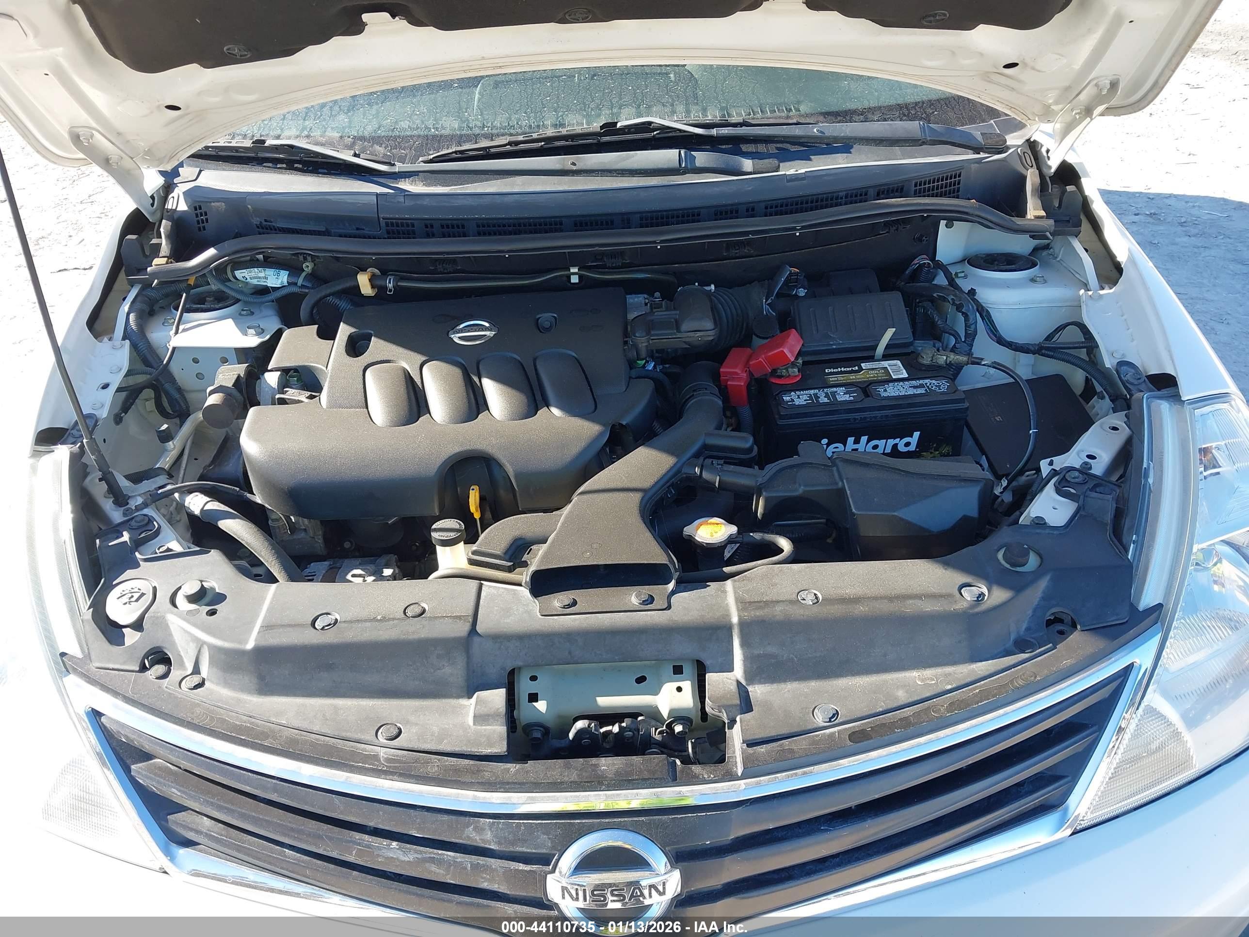 NISSAN VERSA image 10