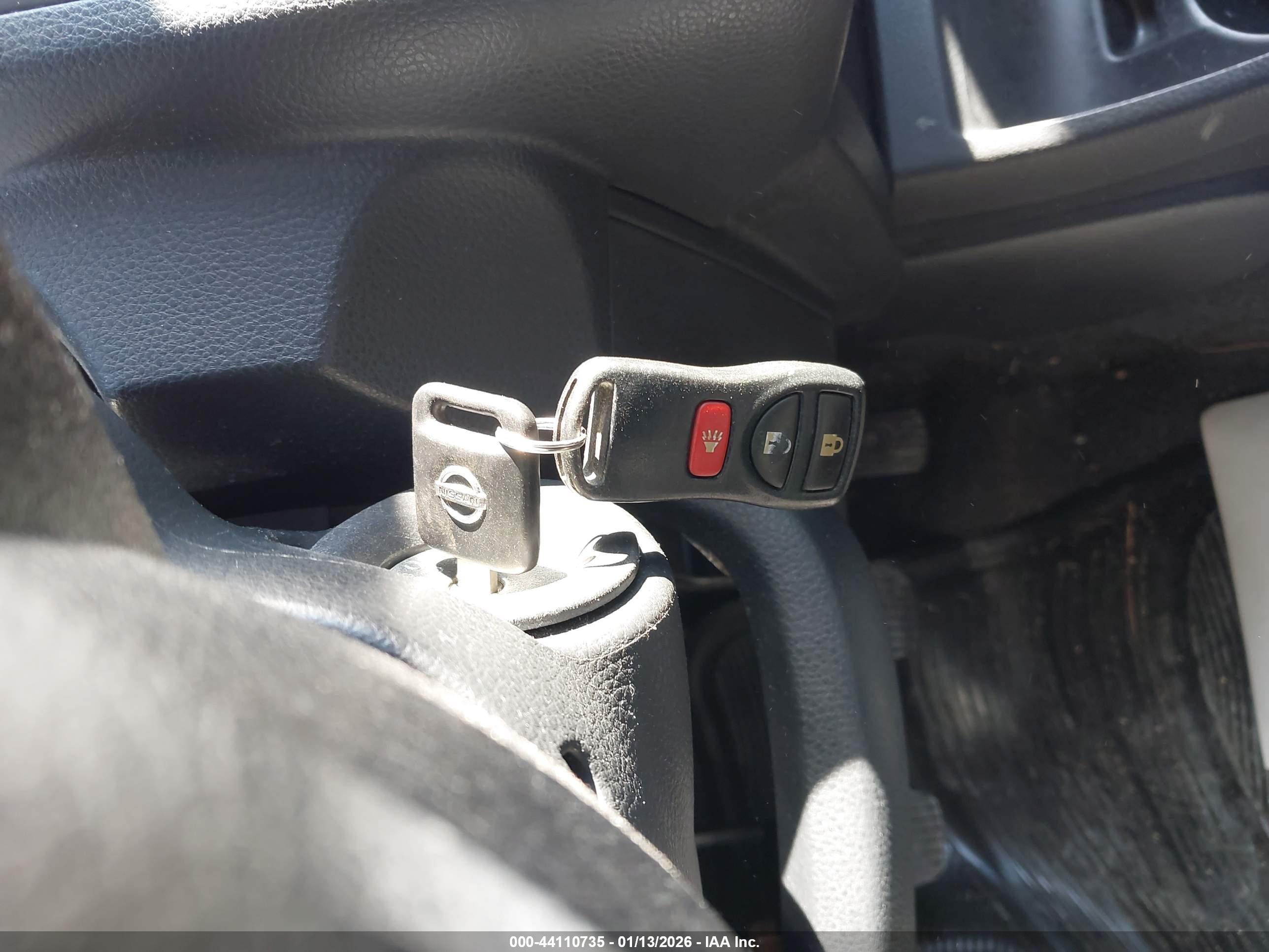 NISSAN VERSA image 11