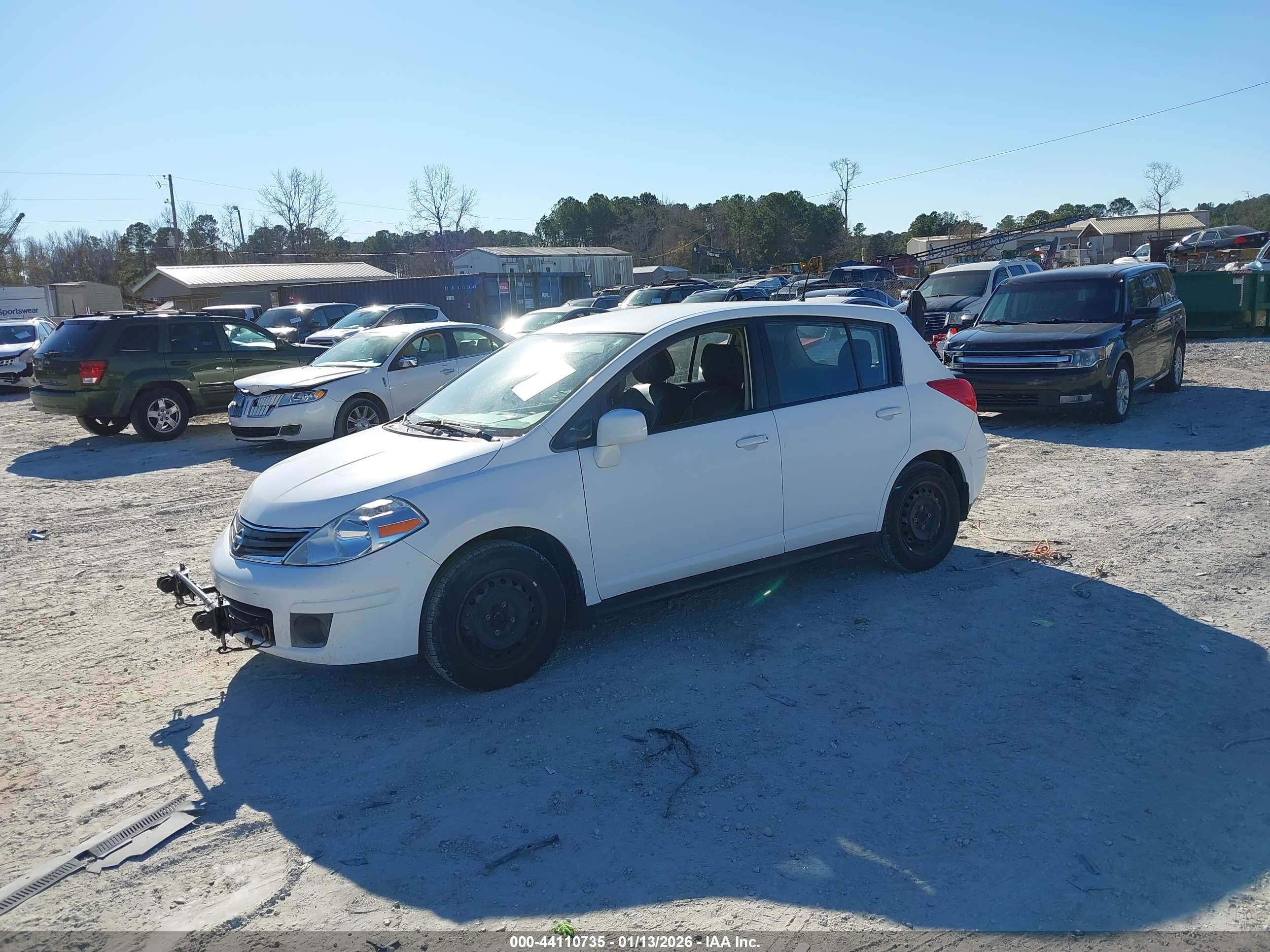 NISSAN VERSA image 2