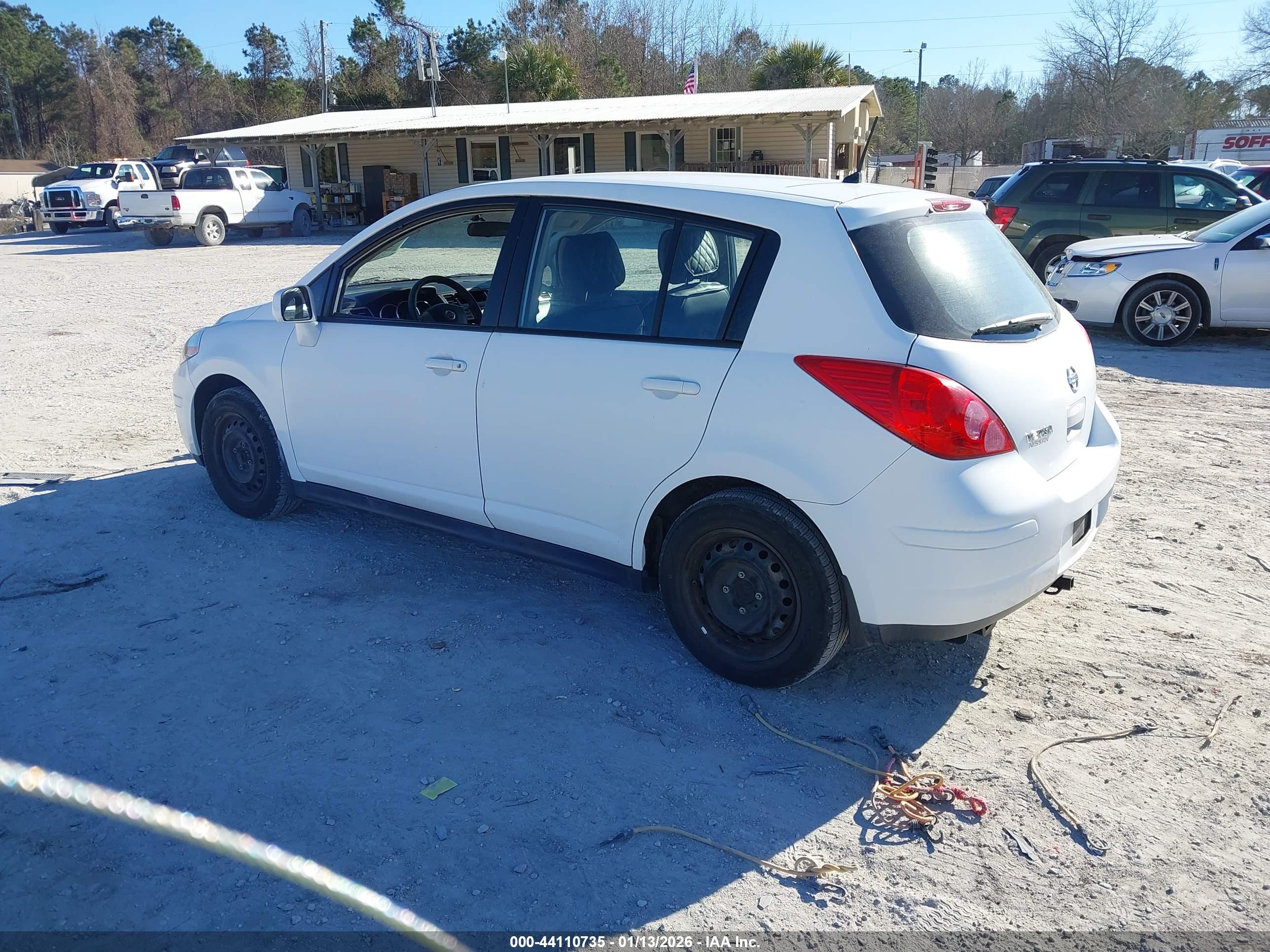 NISSAN VERSA image 3