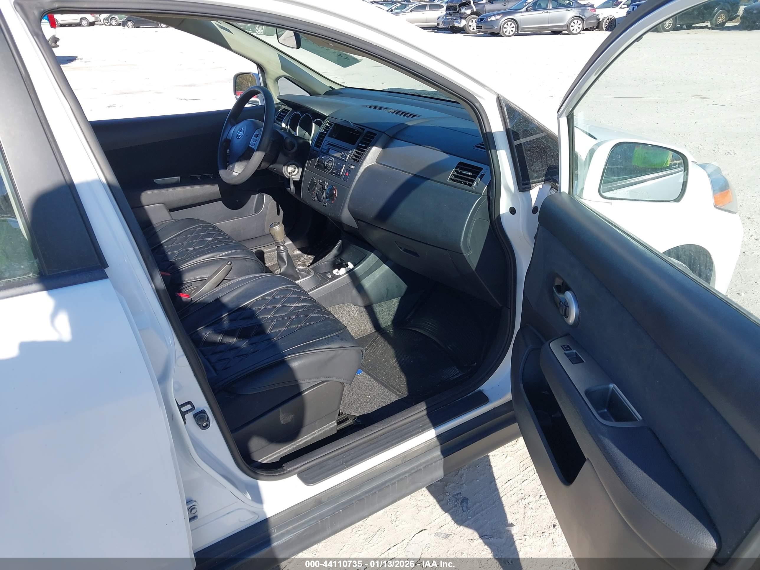 NISSAN VERSA image 5