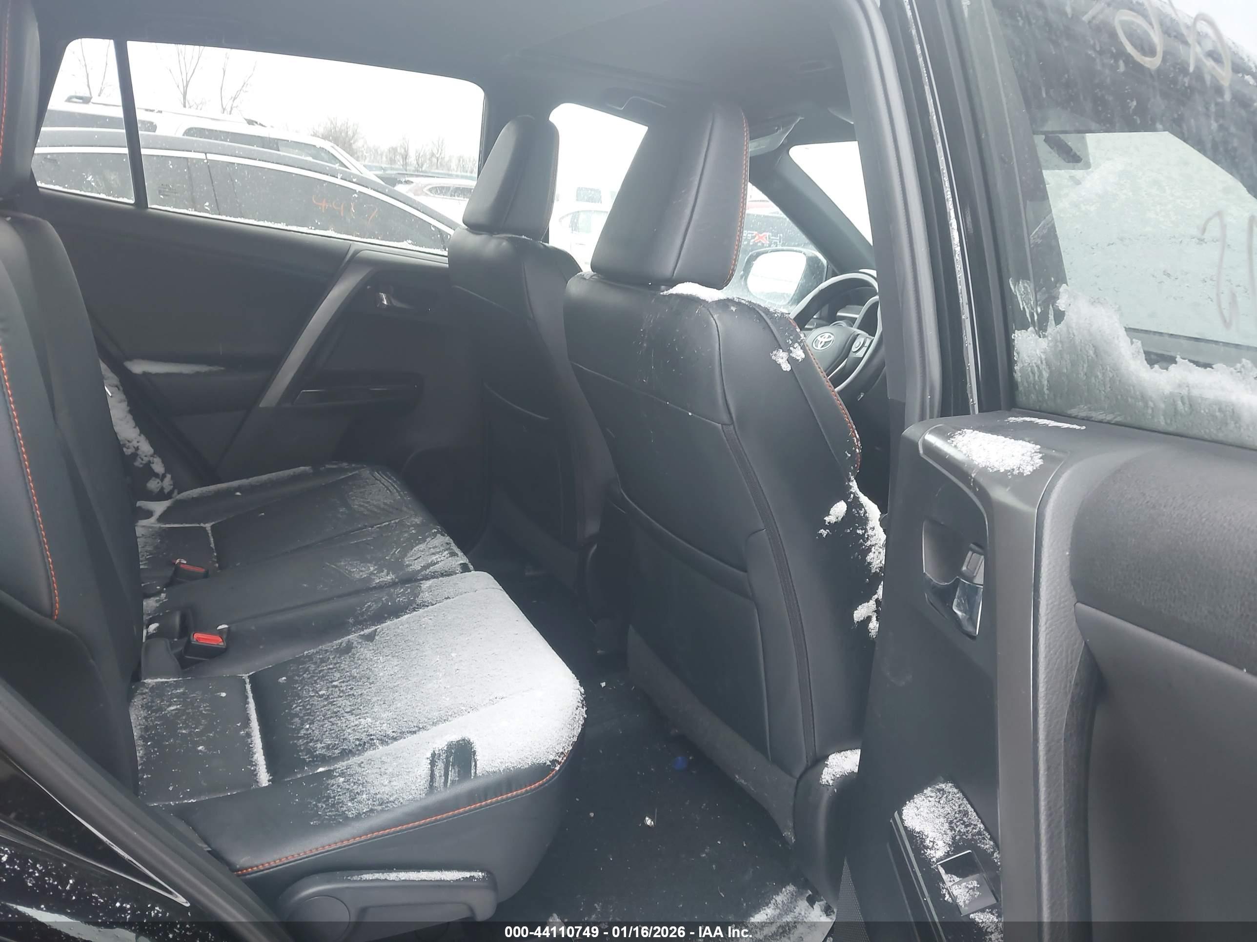 TOYOTA RAV4 image 8