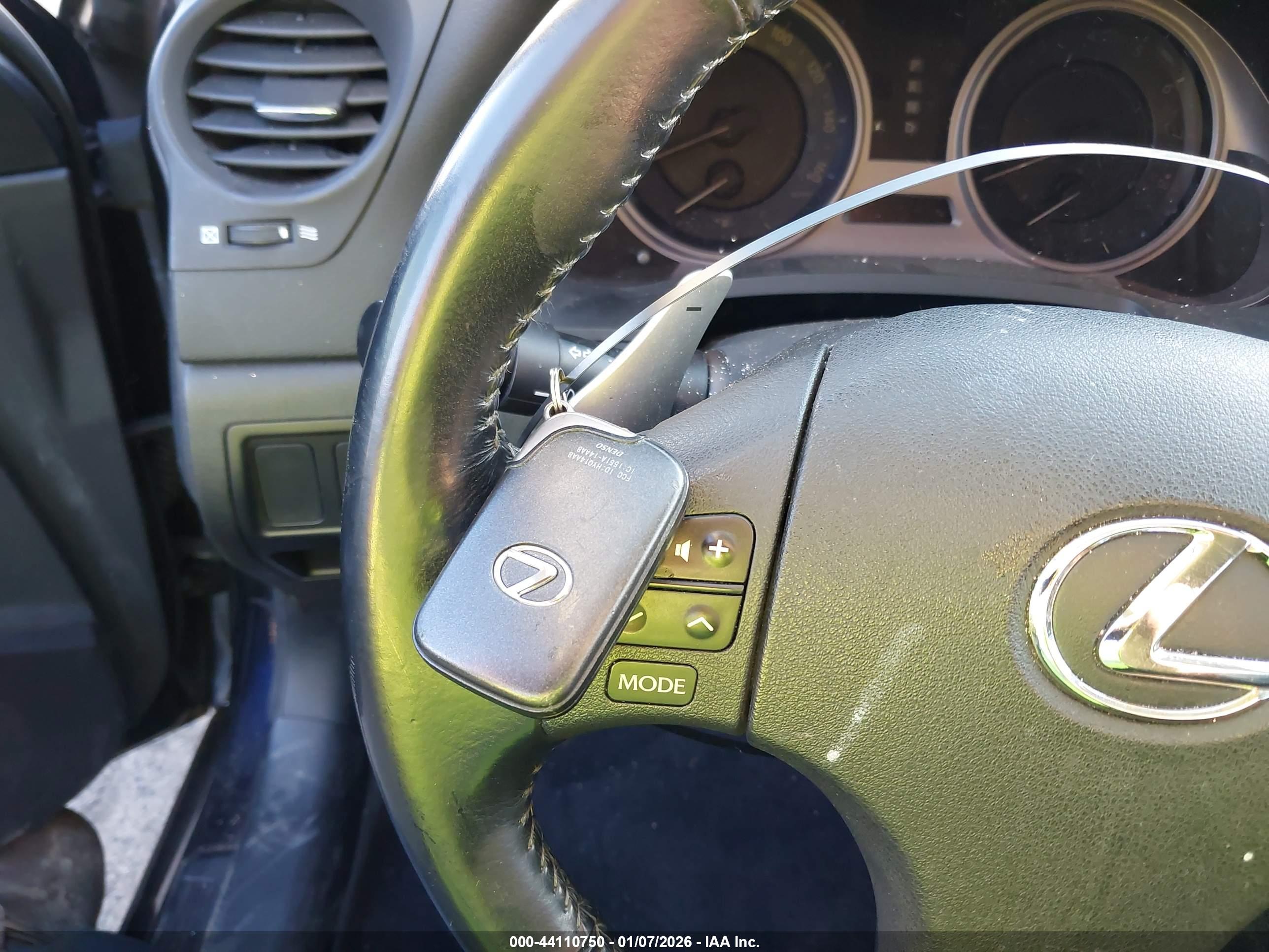 LEXUS IS image 11