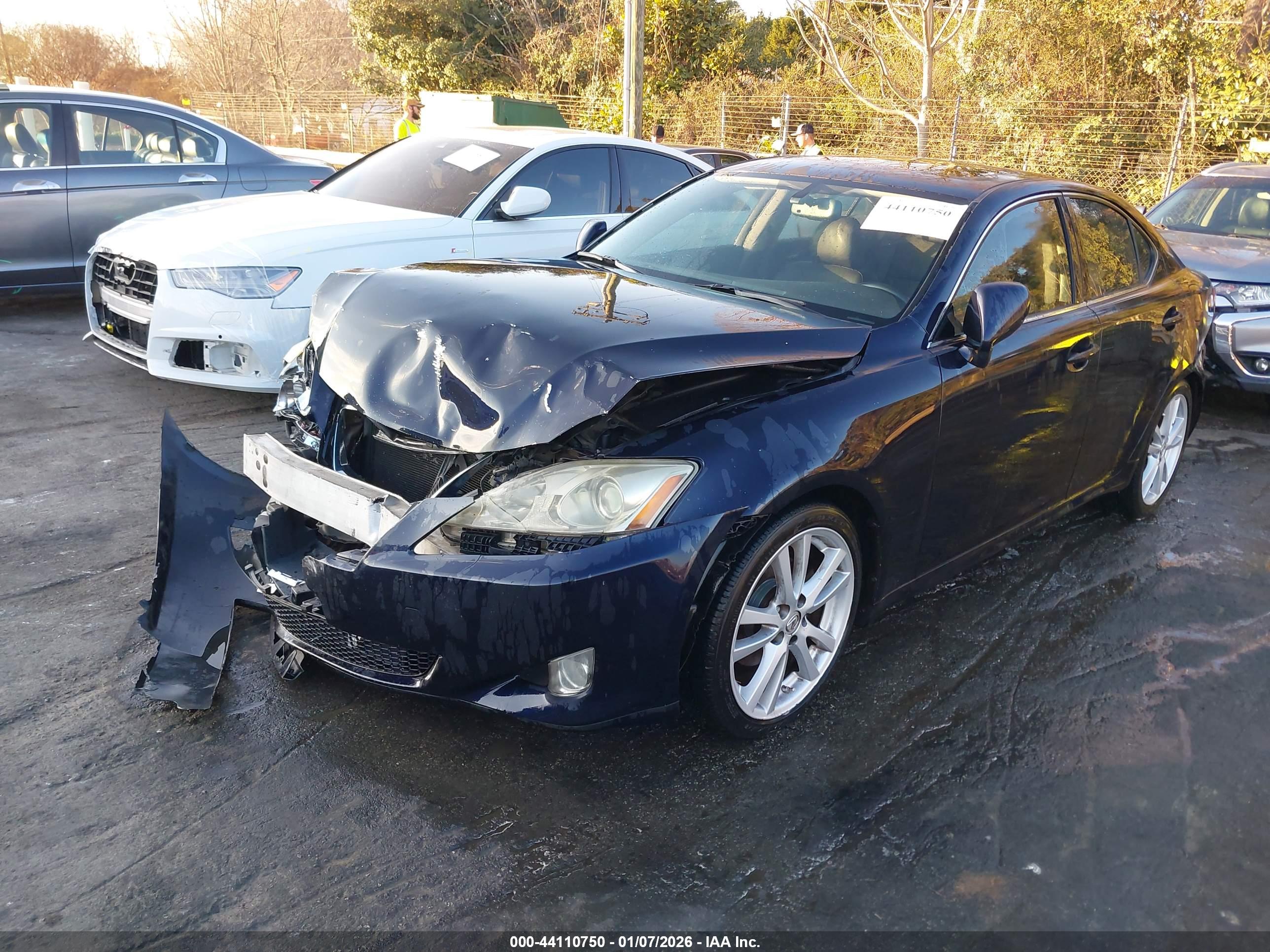 LEXUS IS image 2