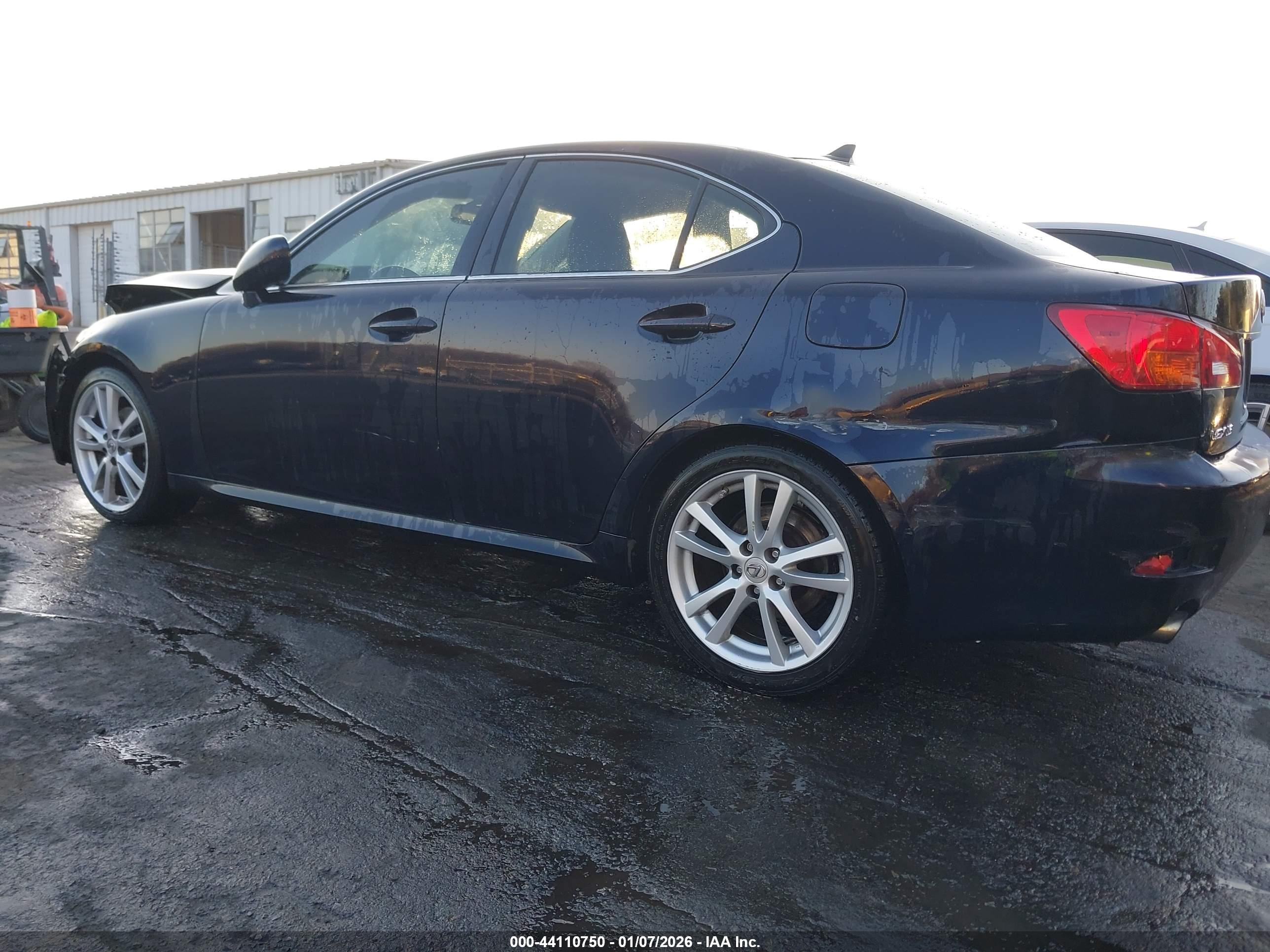 LEXUS IS image 3