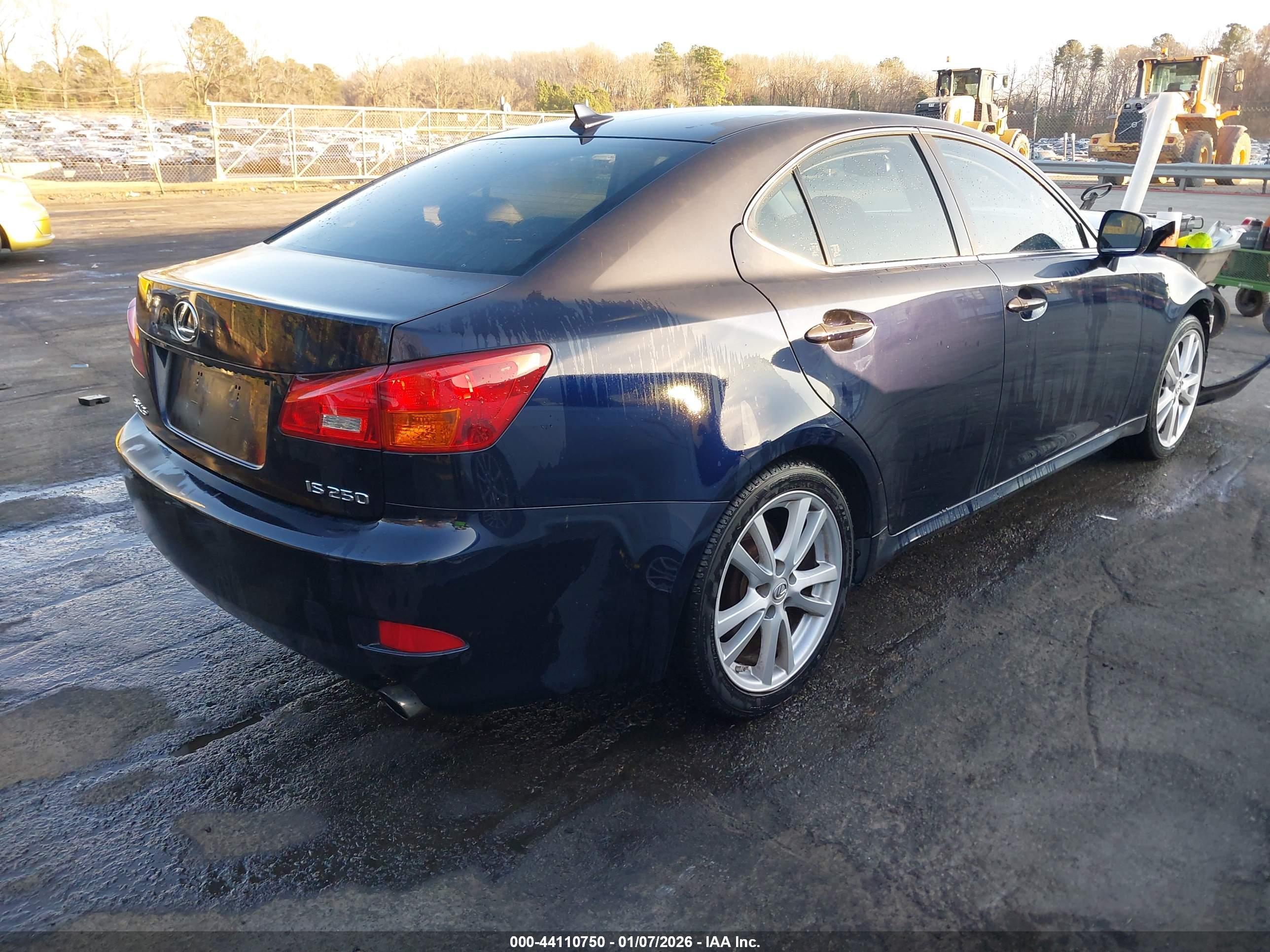 LEXUS IS image 4