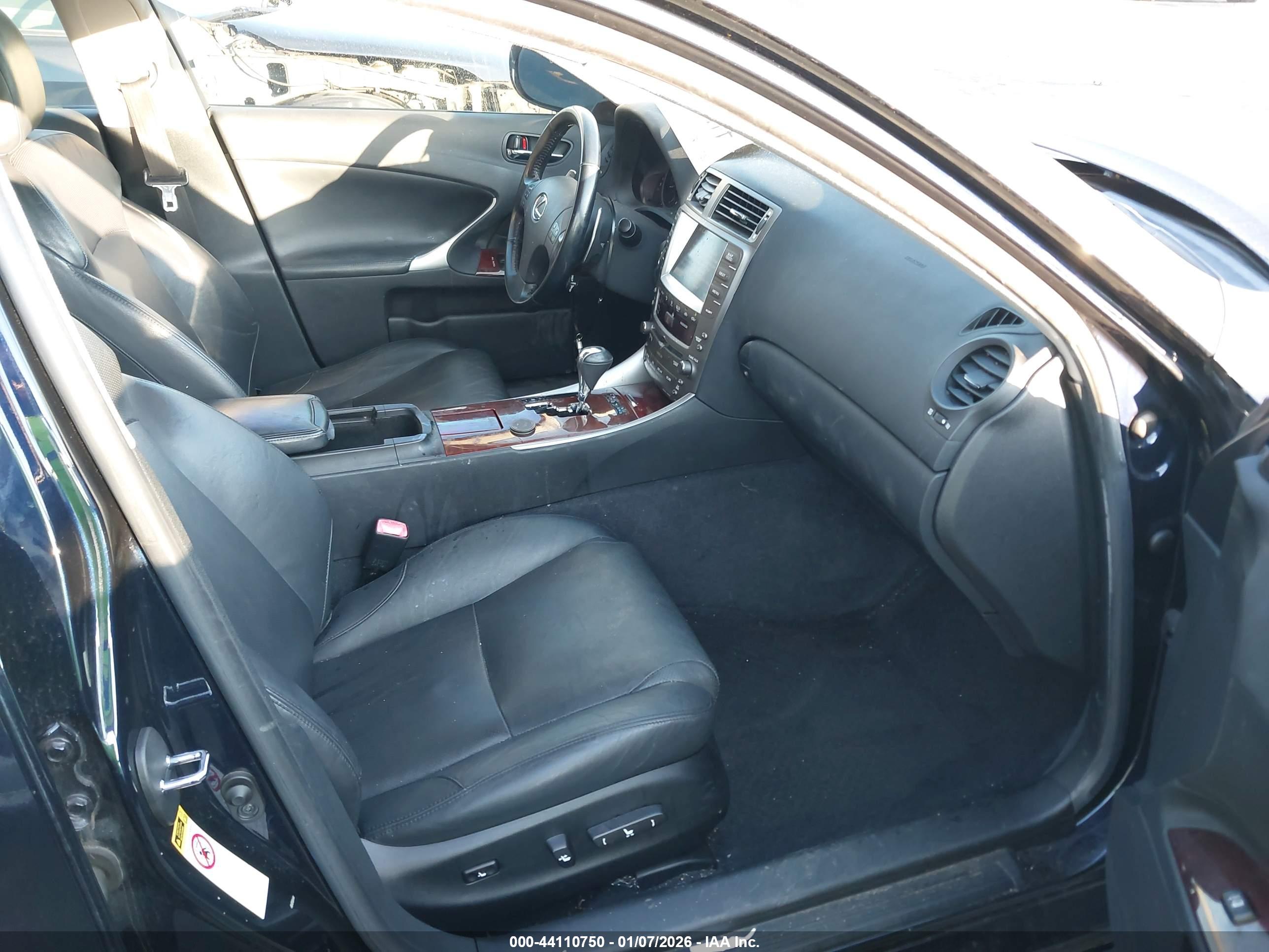 LEXUS IS image 5