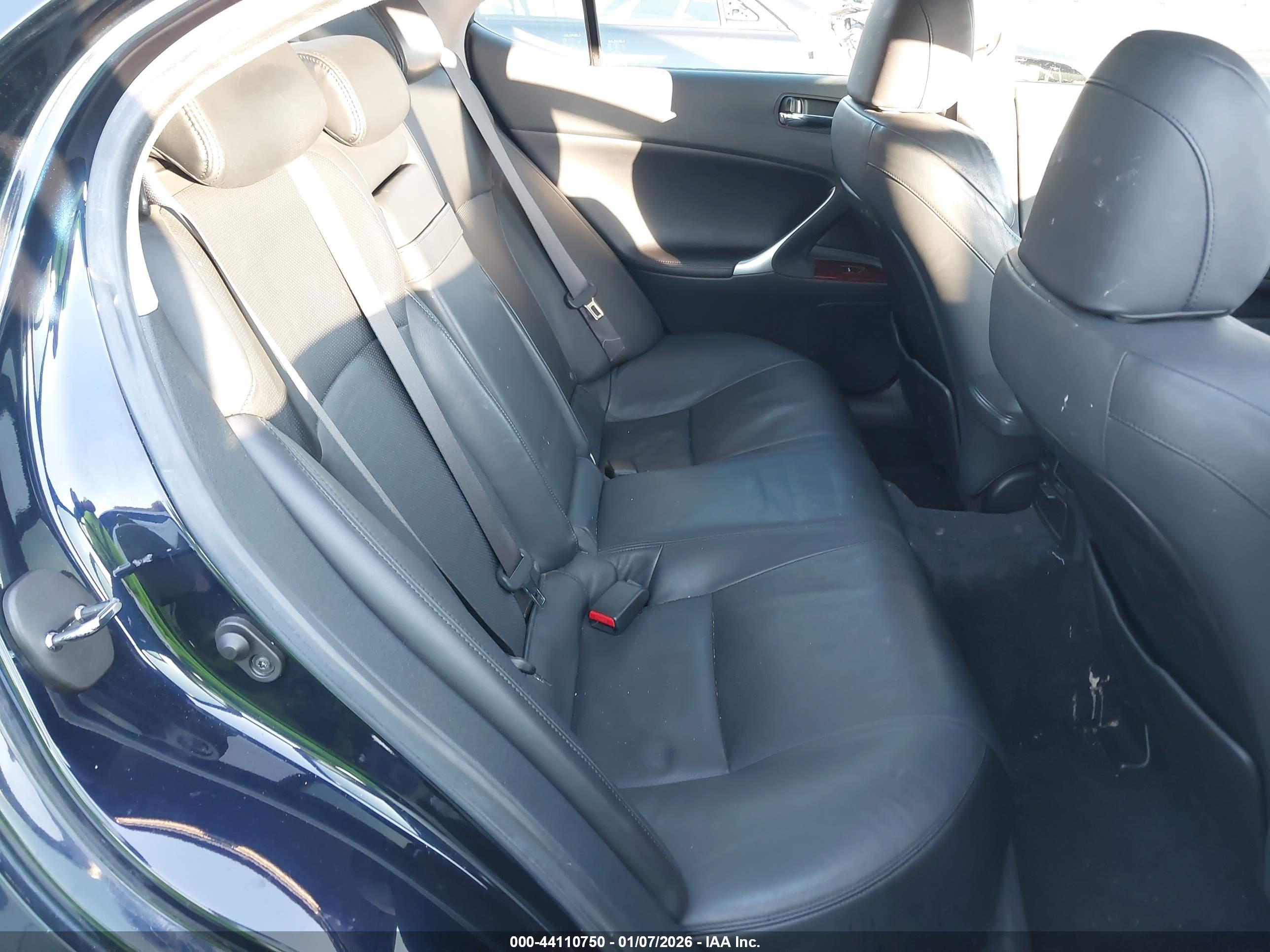 LEXUS IS image 8
