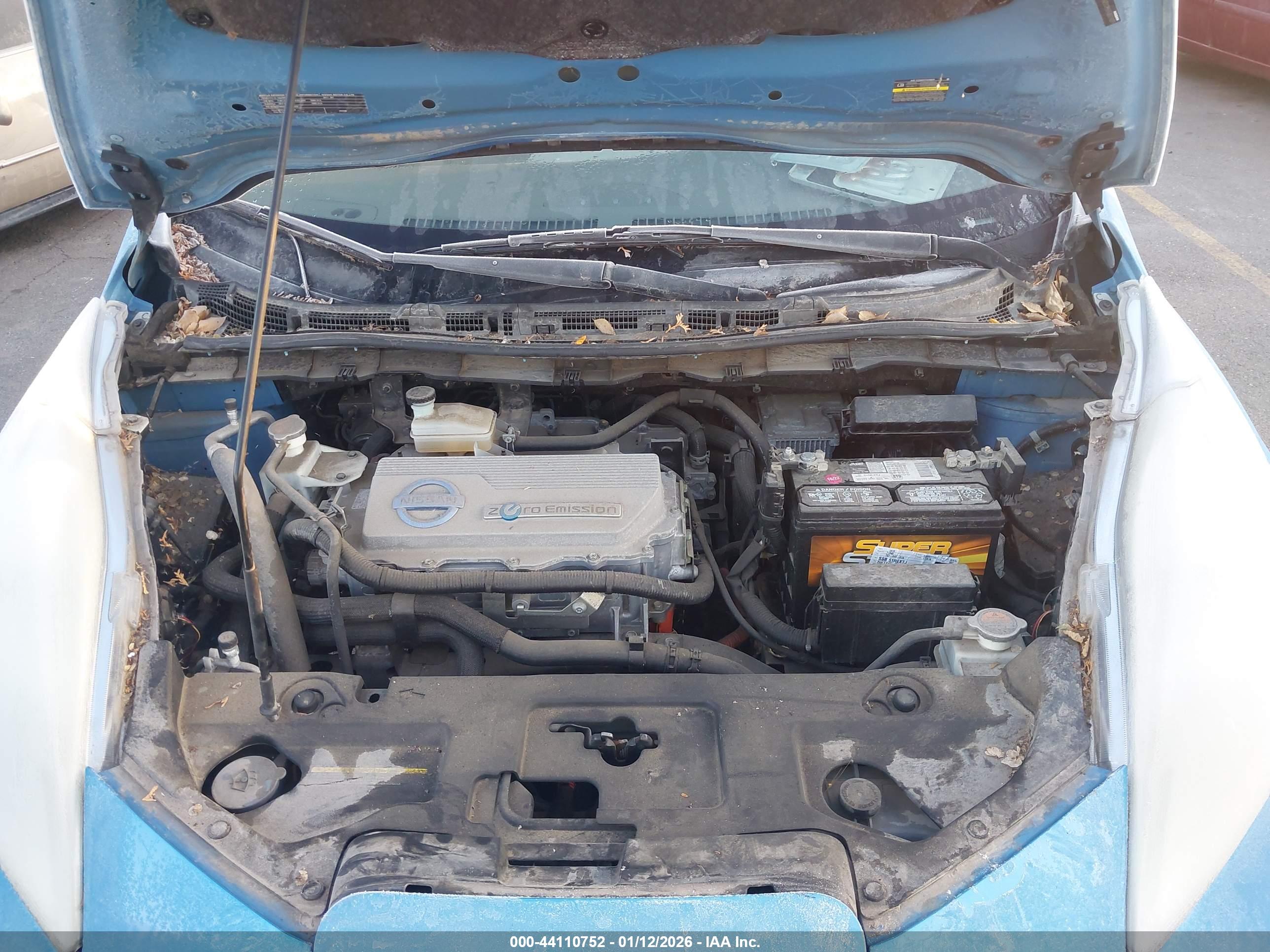 NISSAN LEAF image 10