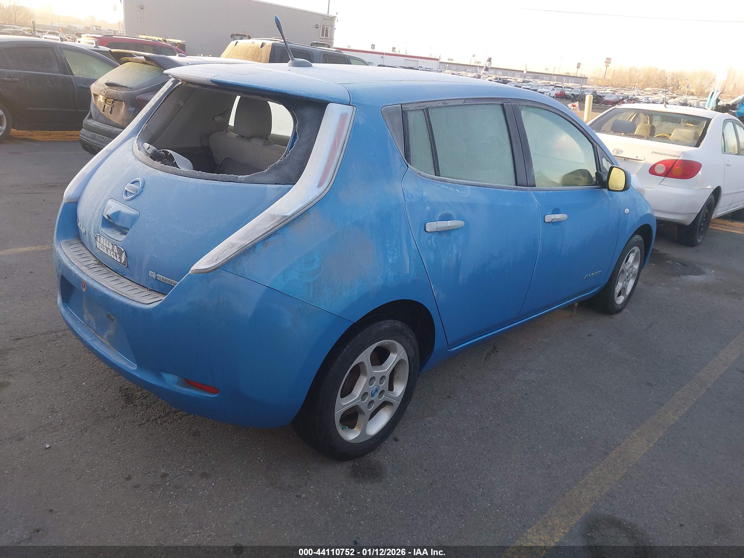 NISSAN LEAF image 4