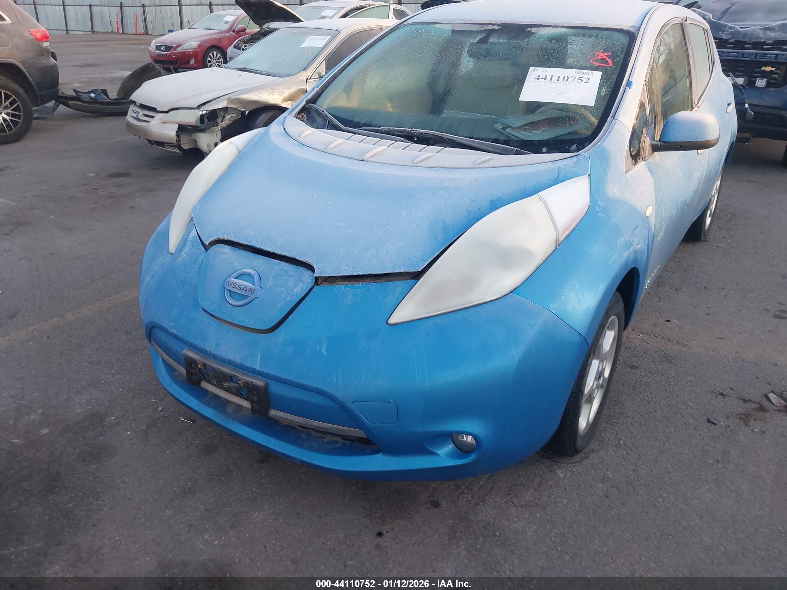 NISSAN LEAF image 6