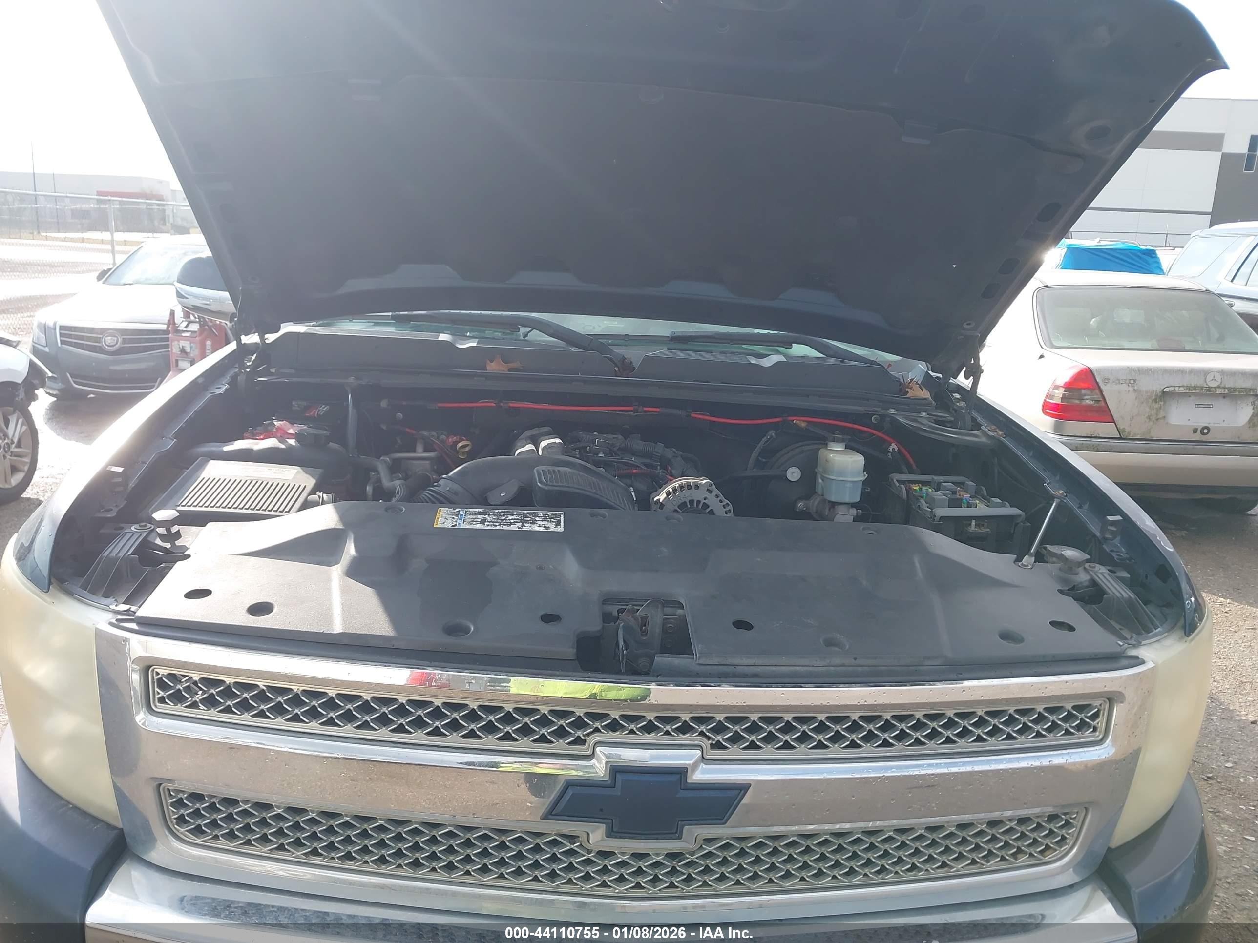 CHEVROLET SILVERADO image 10