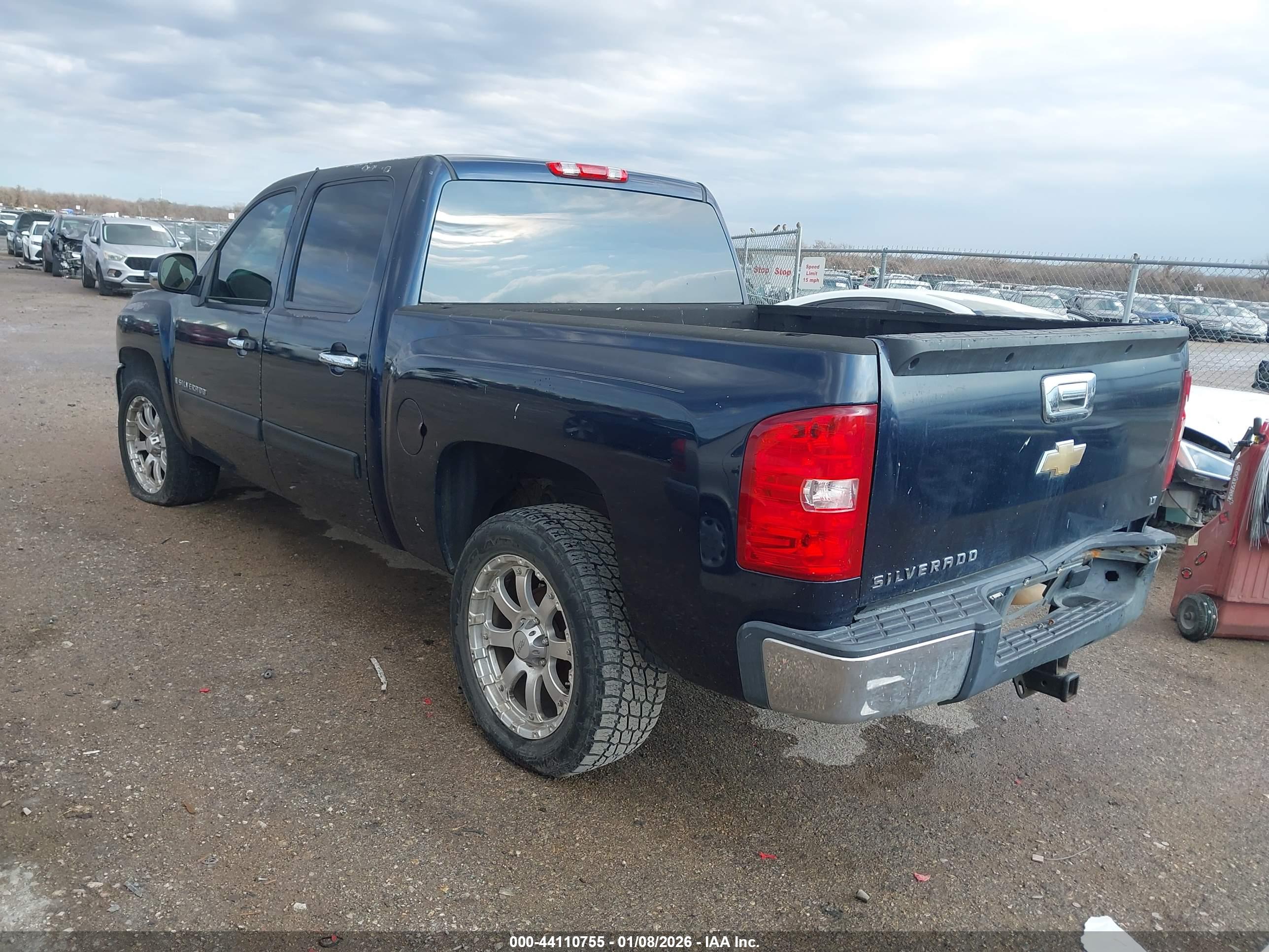 CHEVROLET SILVERADO image 3