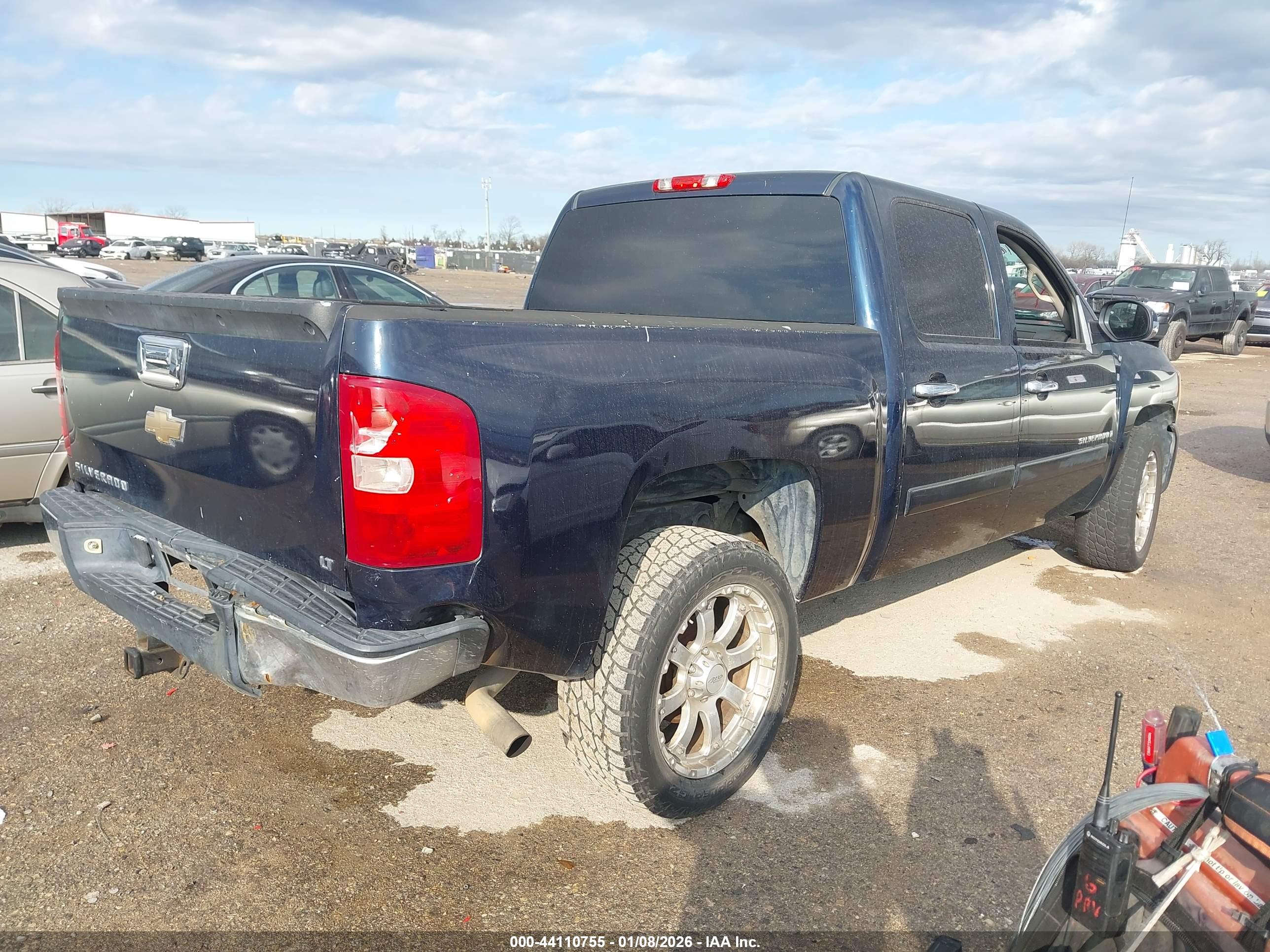 CHEVROLET SILVERADO image 4