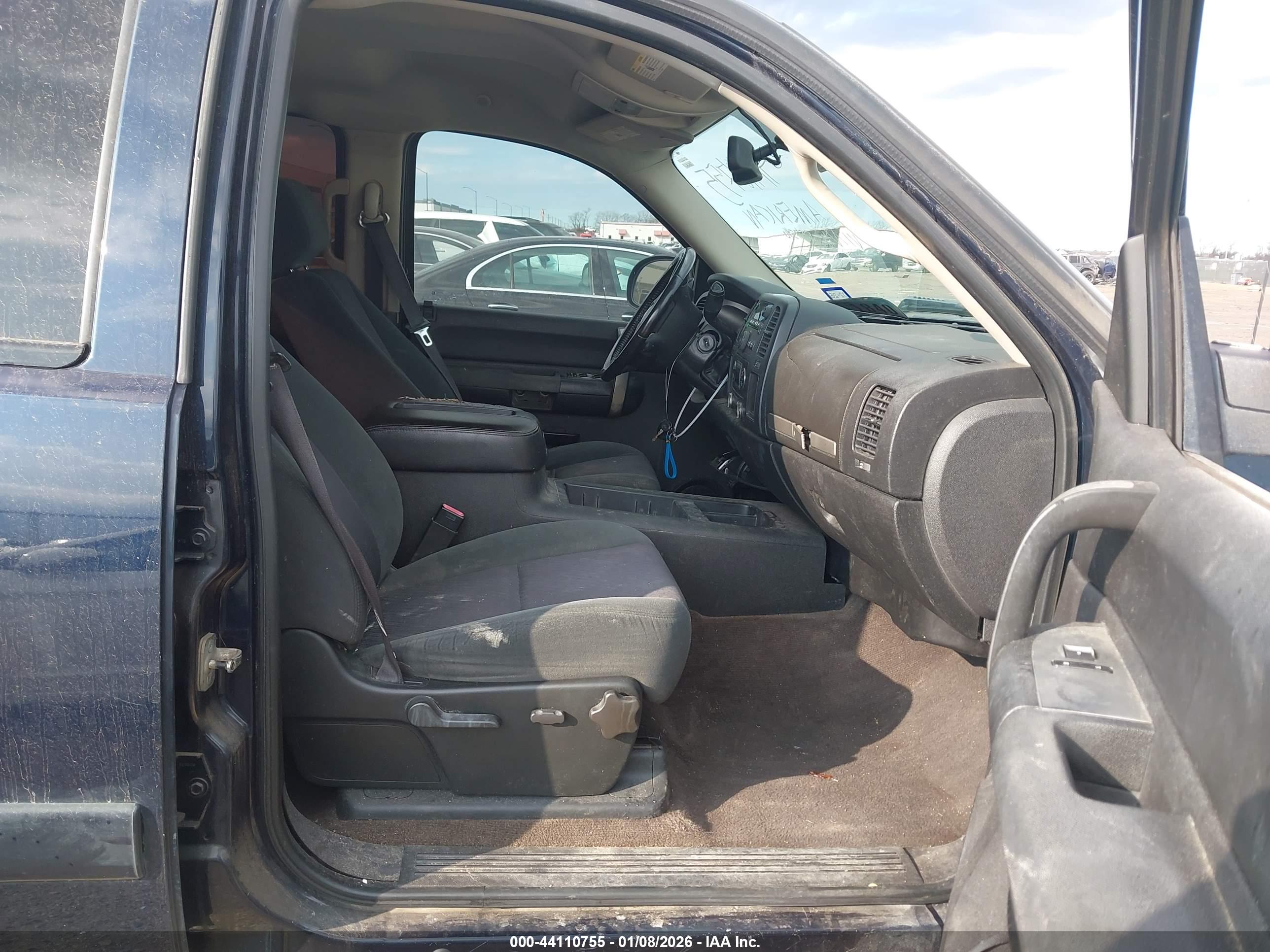 CHEVROLET SILVERADO image 5