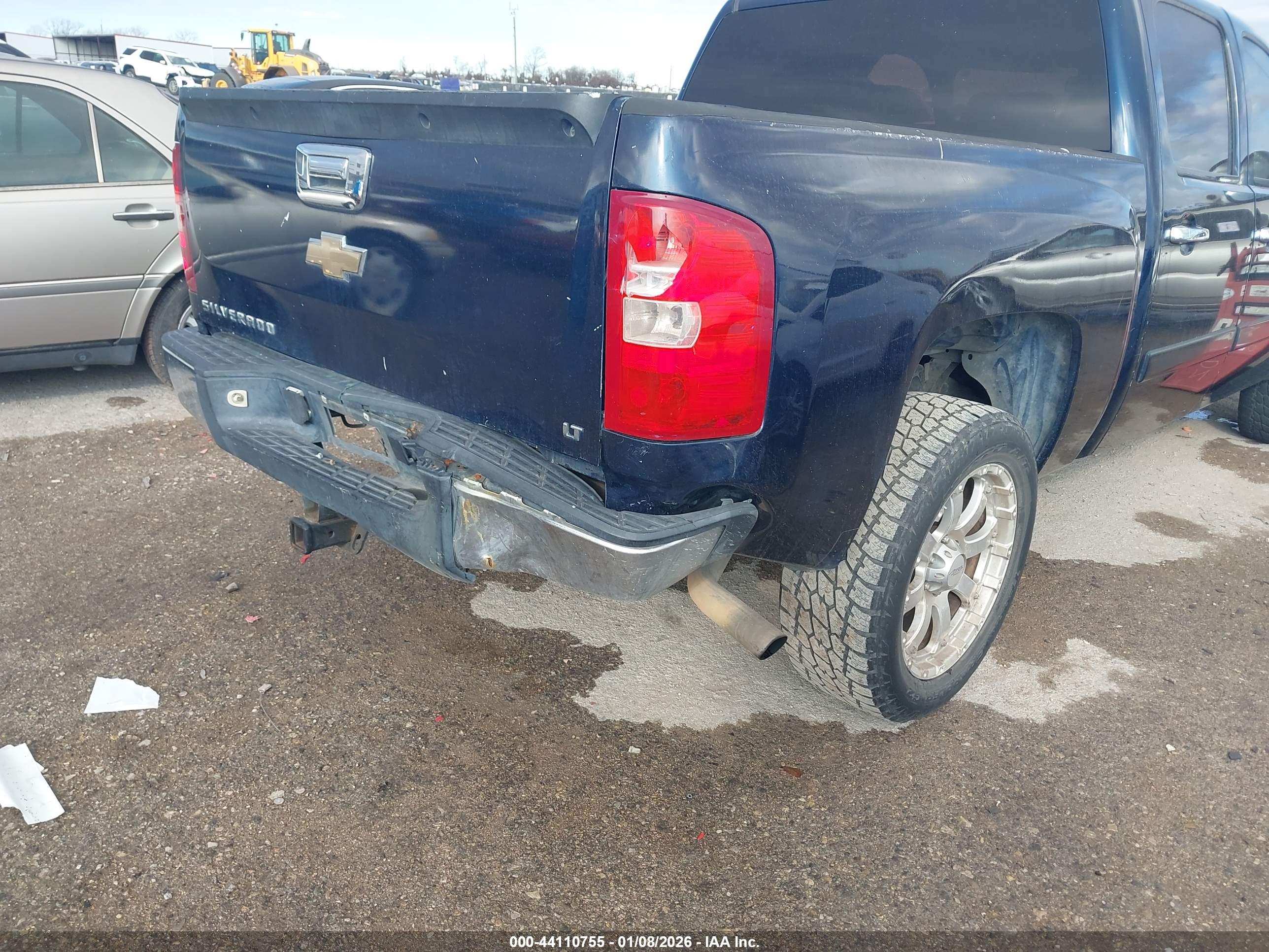 CHEVROLET SILVERADO image 6