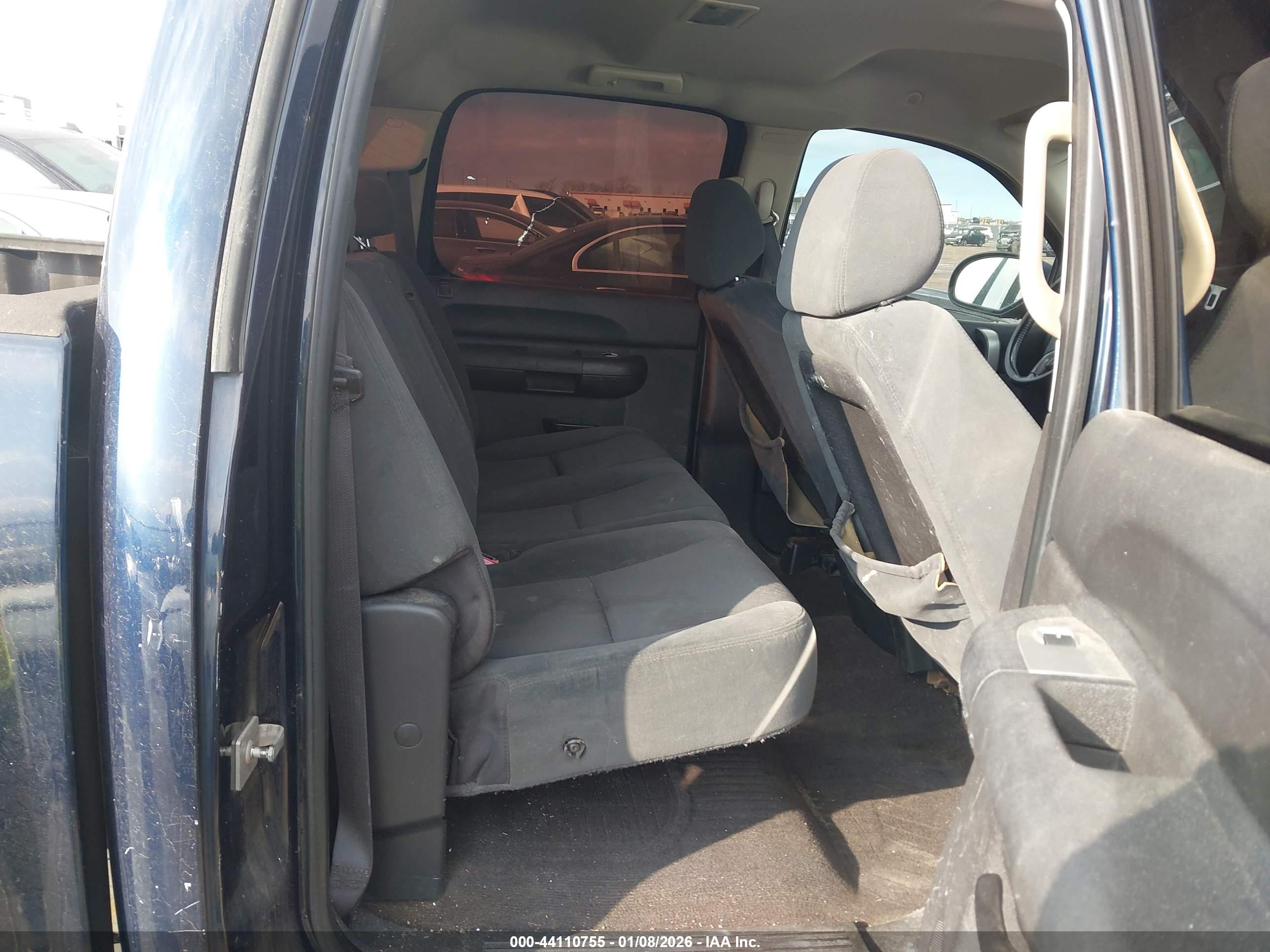 CHEVROLET SILVERADO image 8