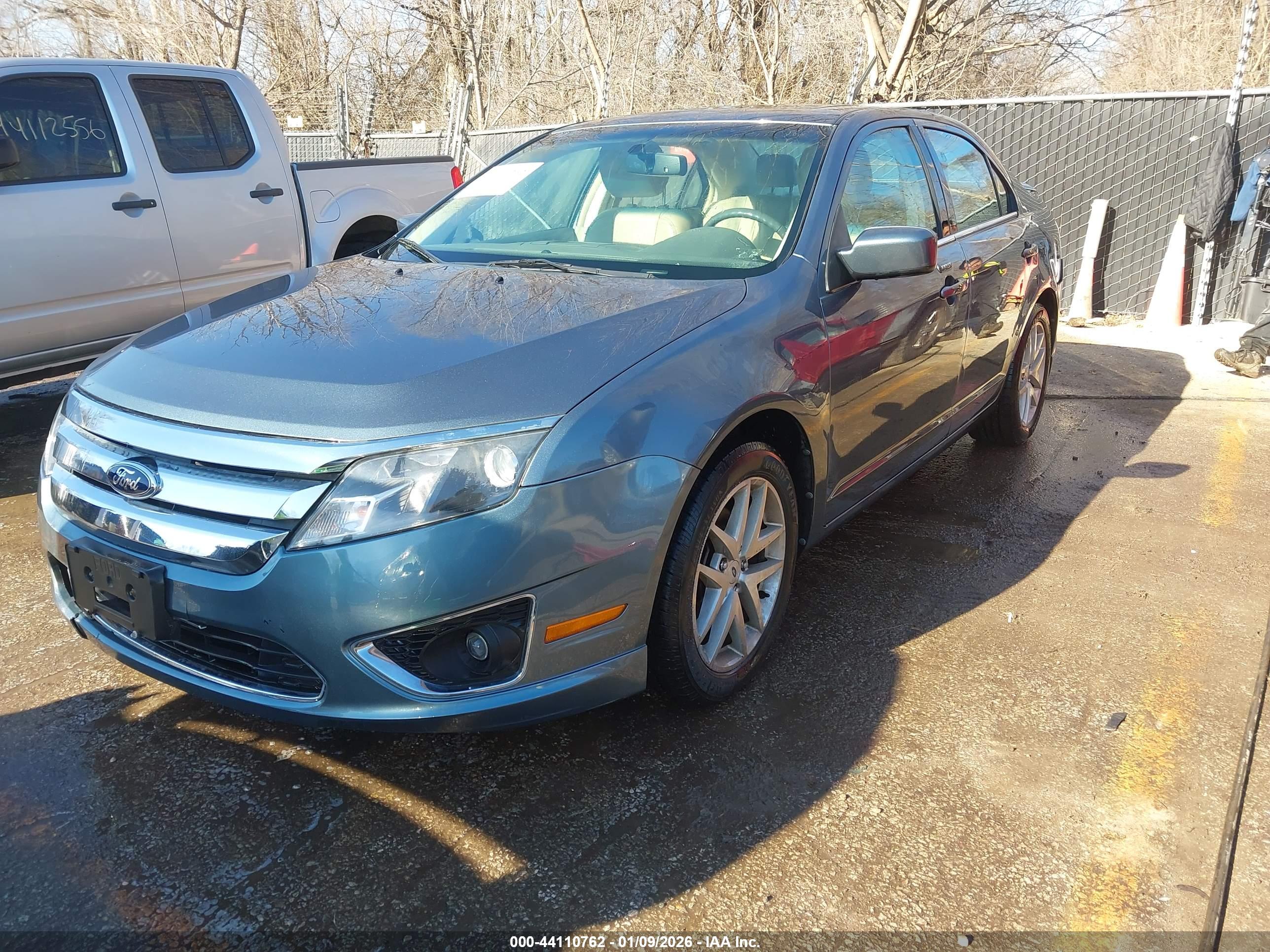 FORD FUSION image 2