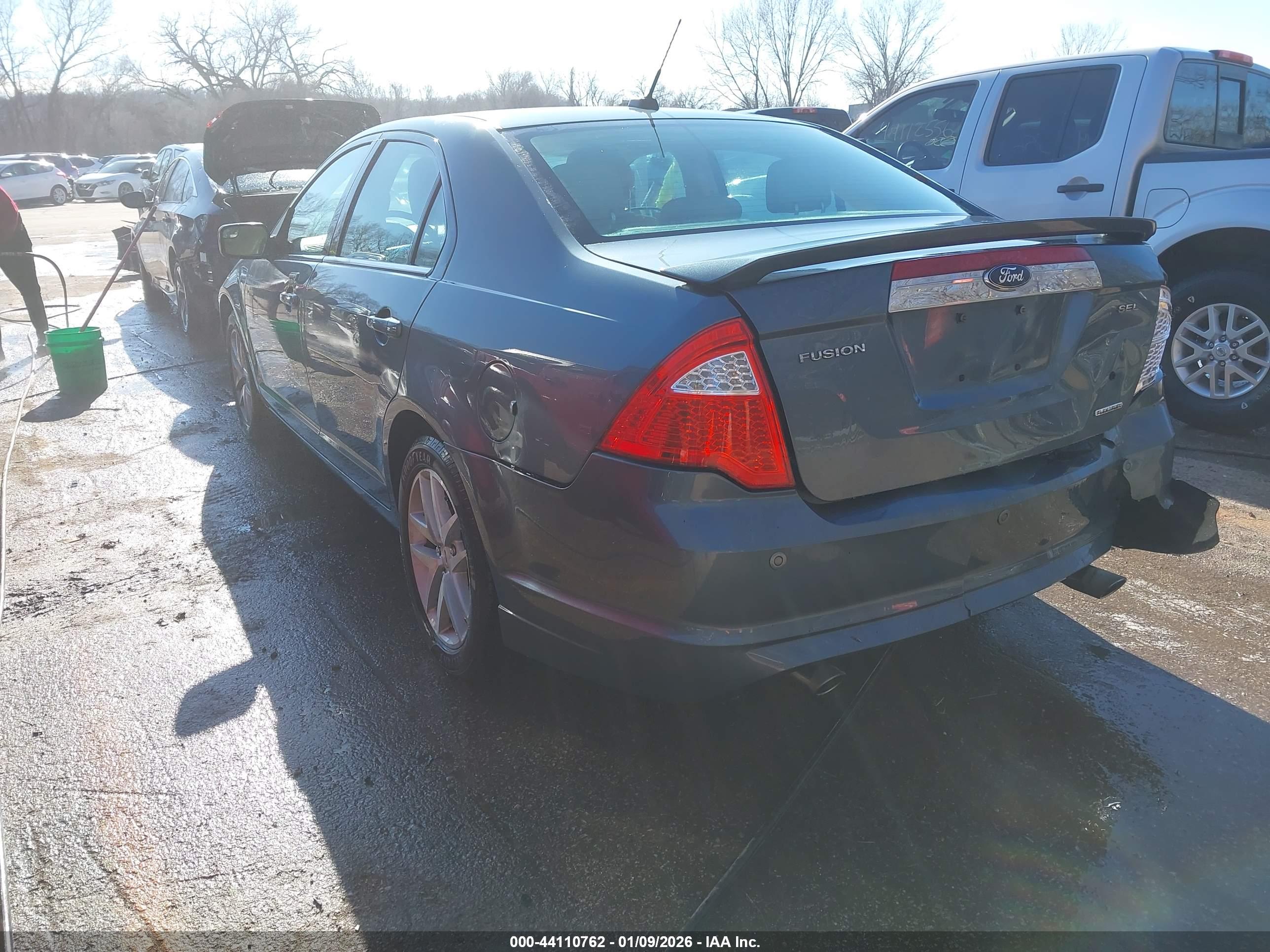 FORD FUSION image 3