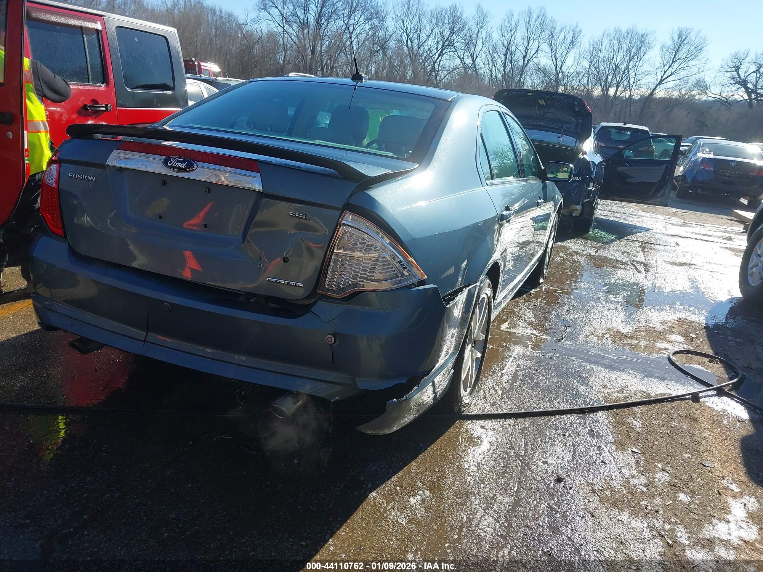 FORD FUSION image 4