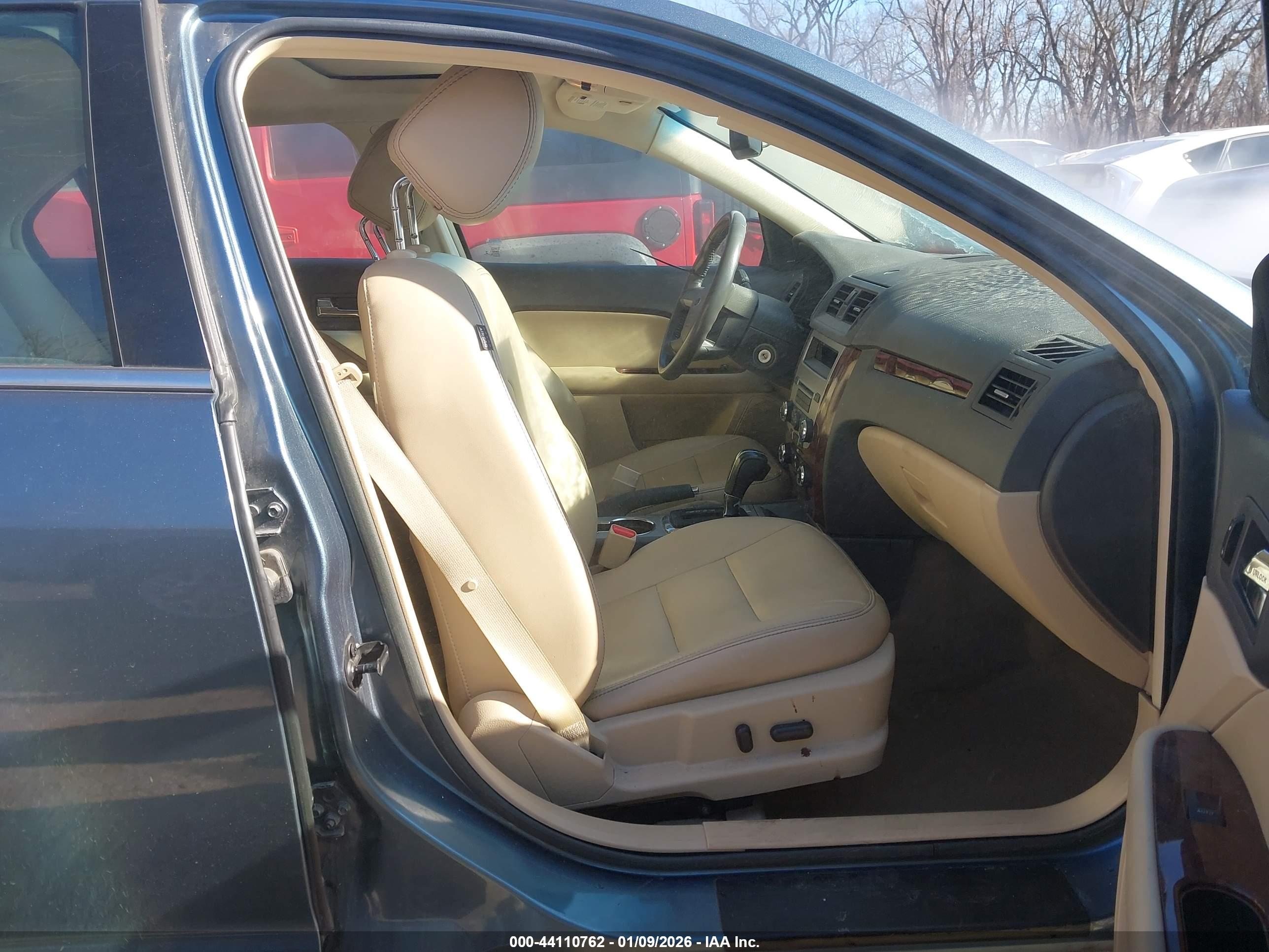 FORD FUSION image 5