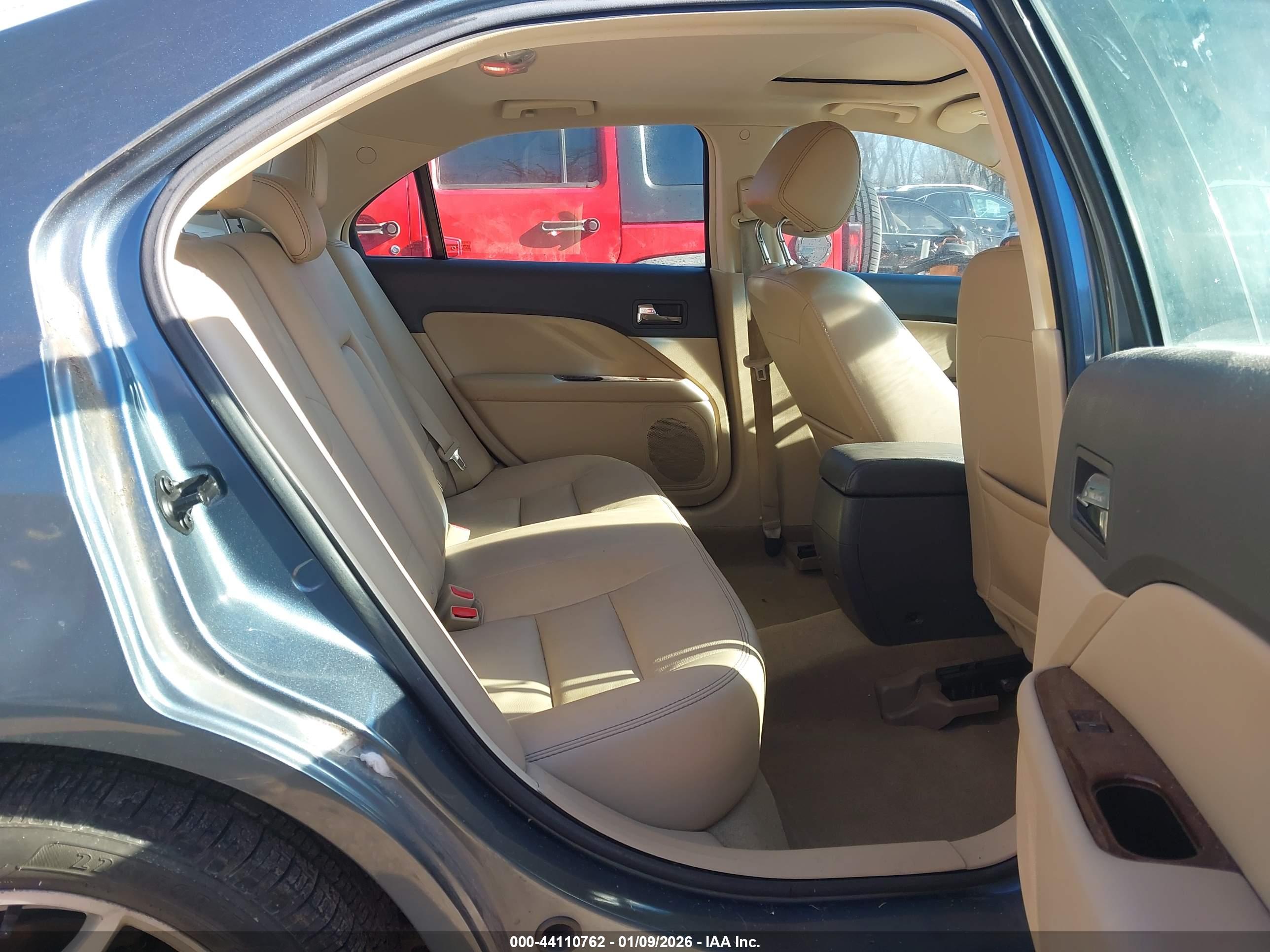 FORD FUSION image 8