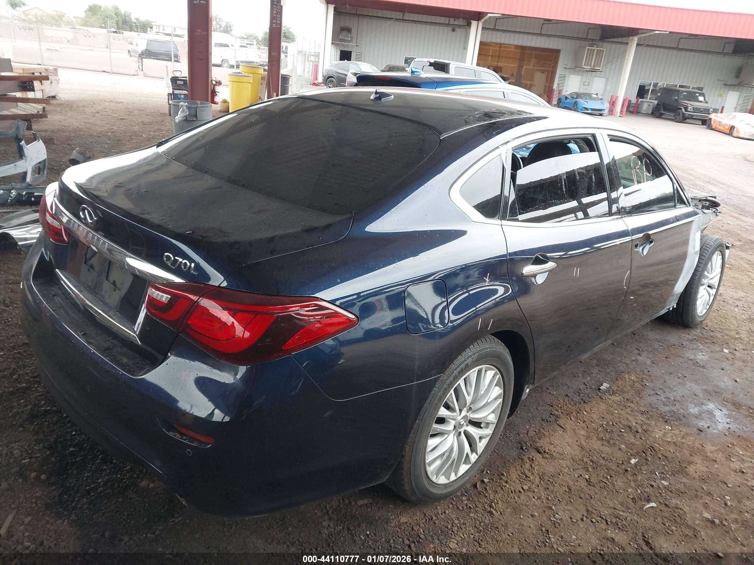 INFINITI Q70L image 4