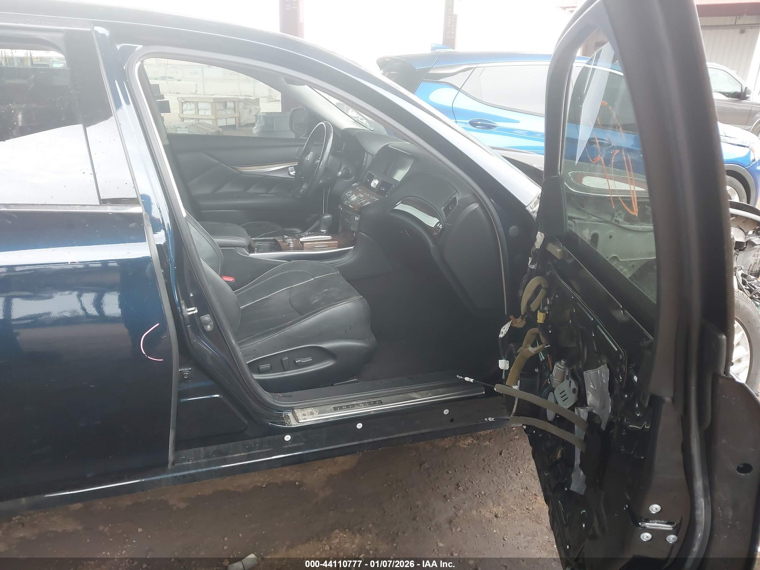 INFINITI Q70L image 5