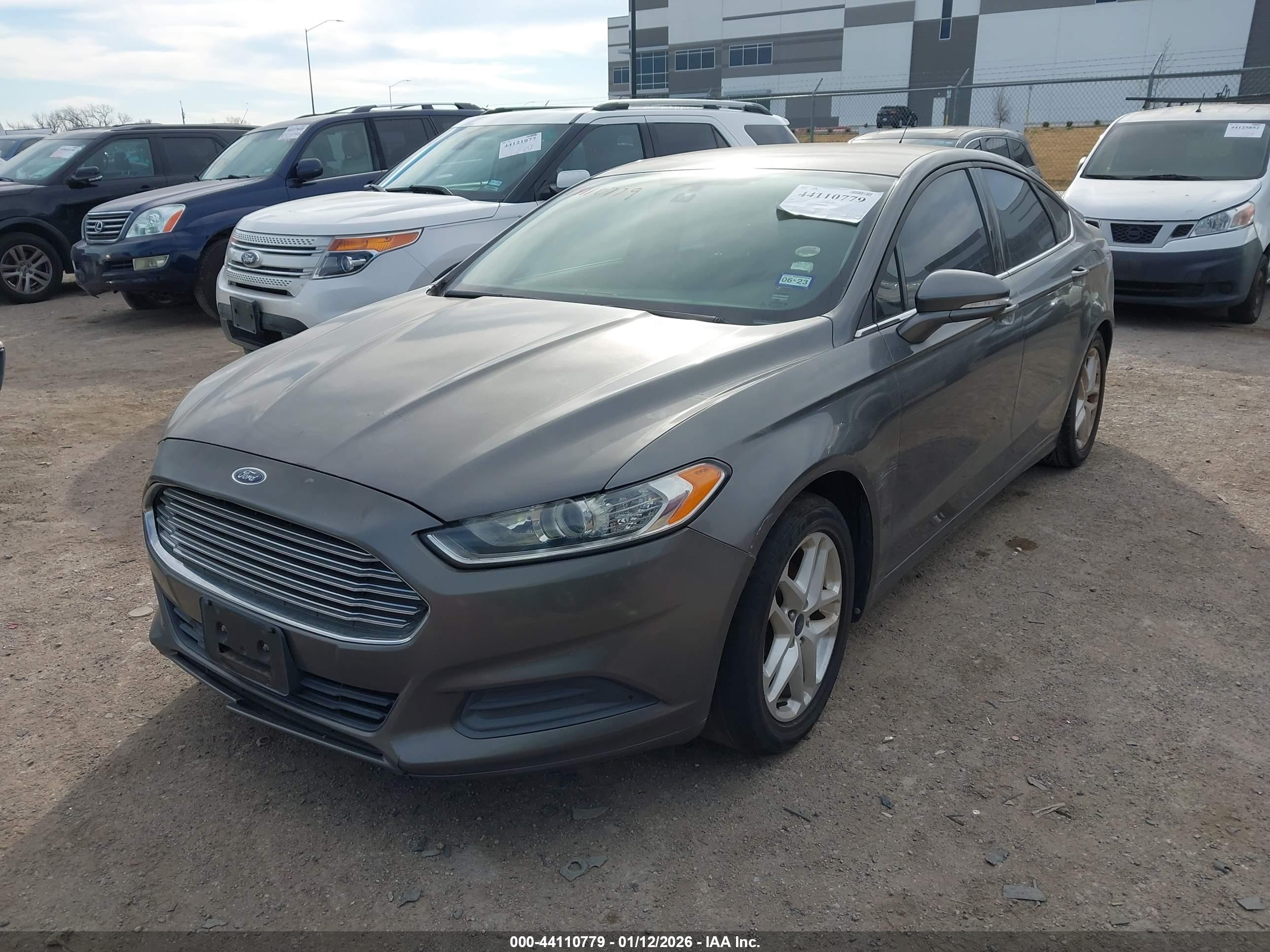 FORD FUSION image 2