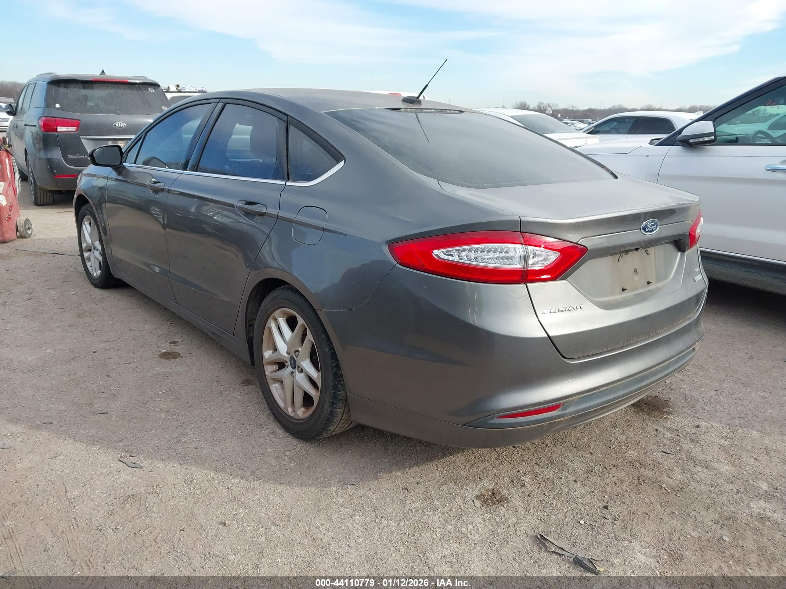 FORD FUSION image 3