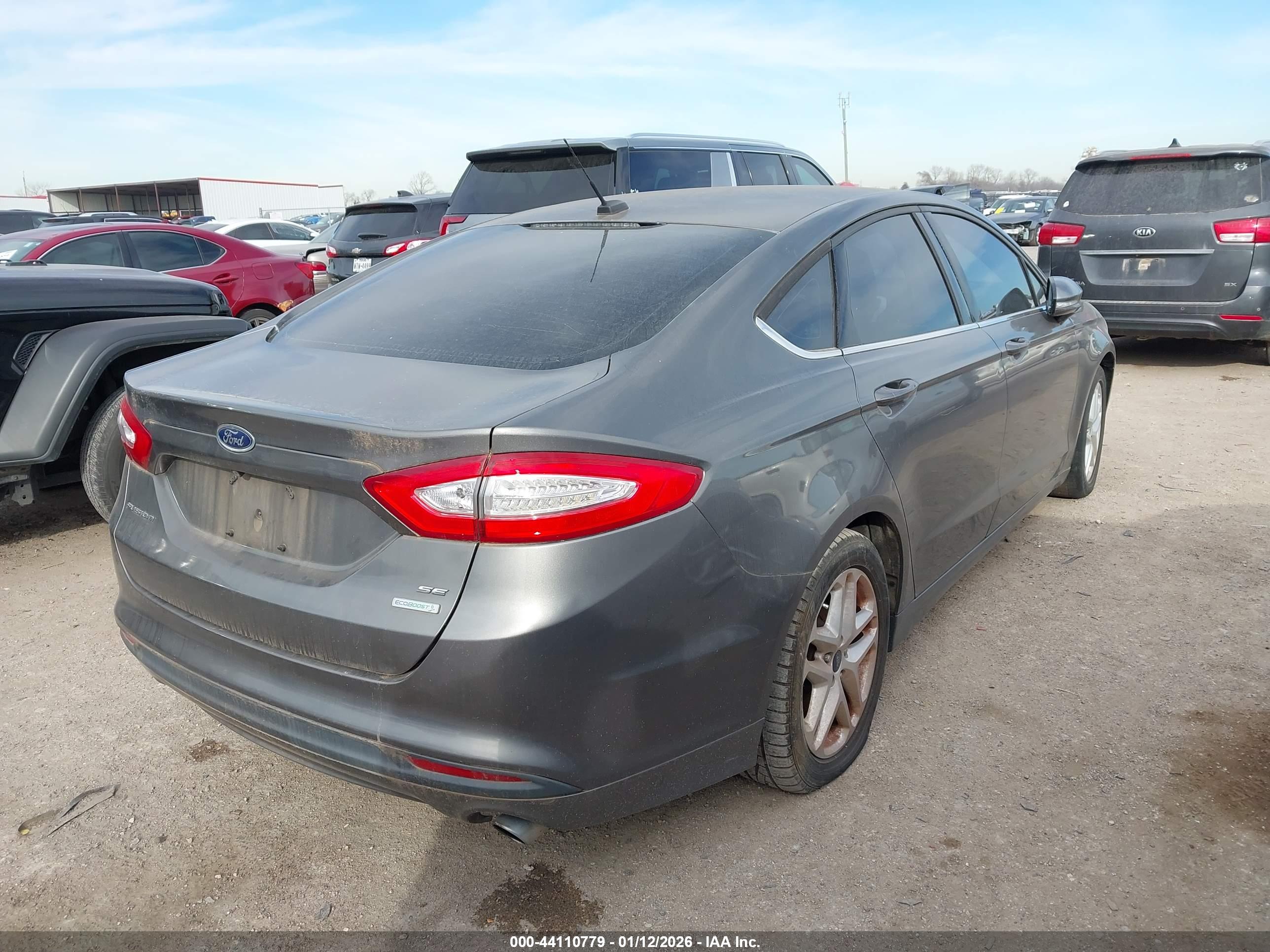 FORD FUSION image 4