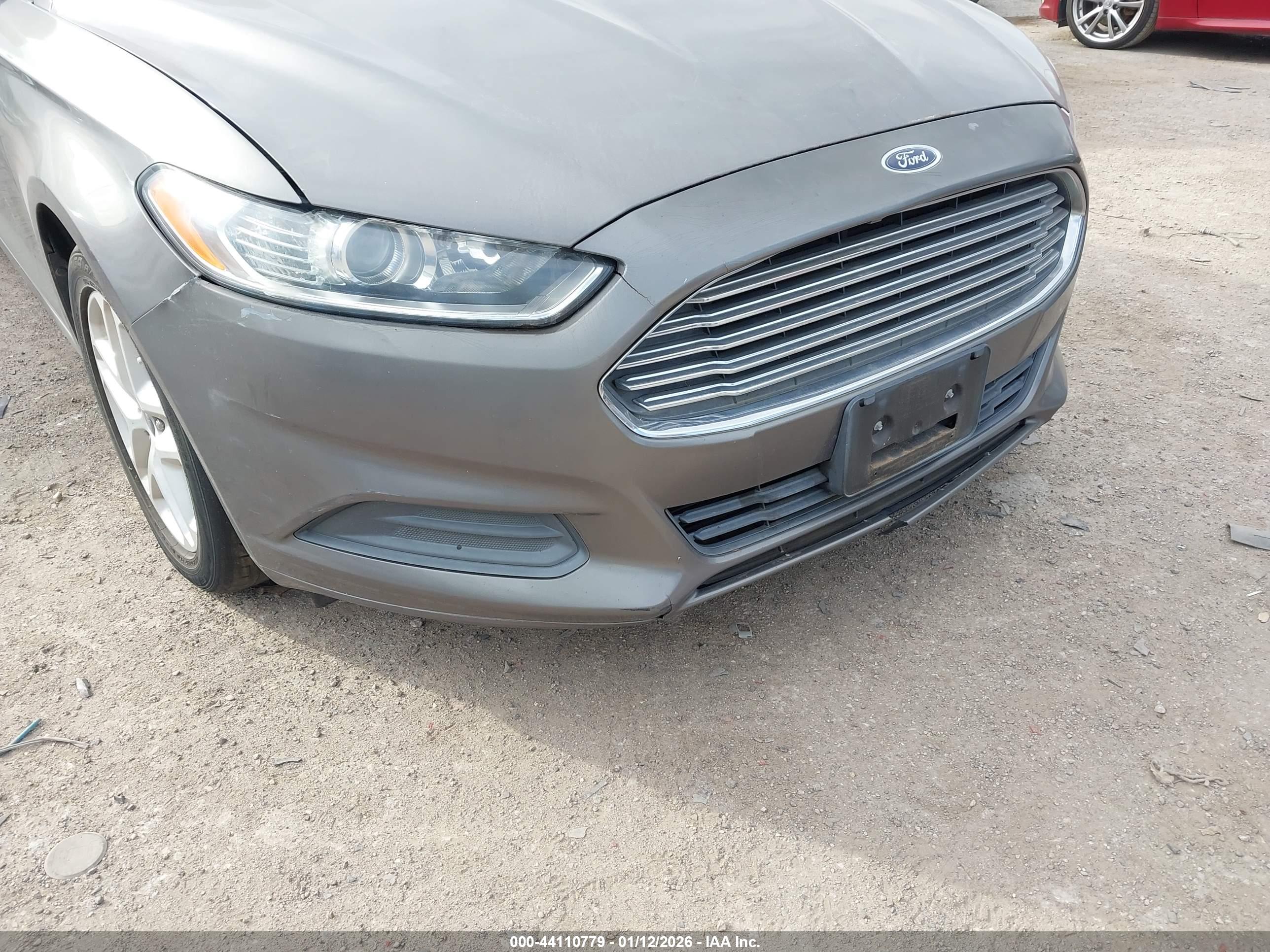 FORD FUSION image 6