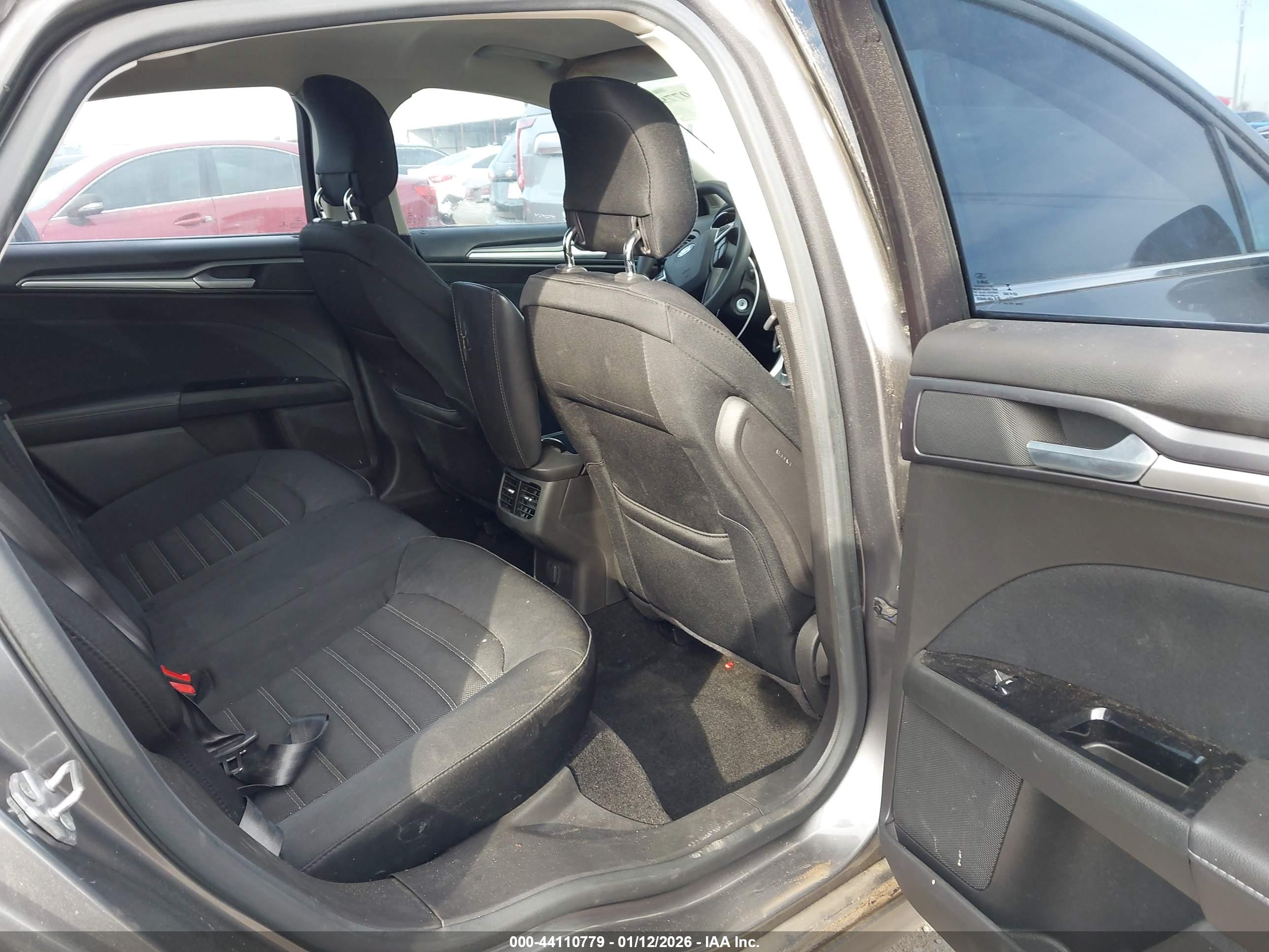 FORD FUSION image 8