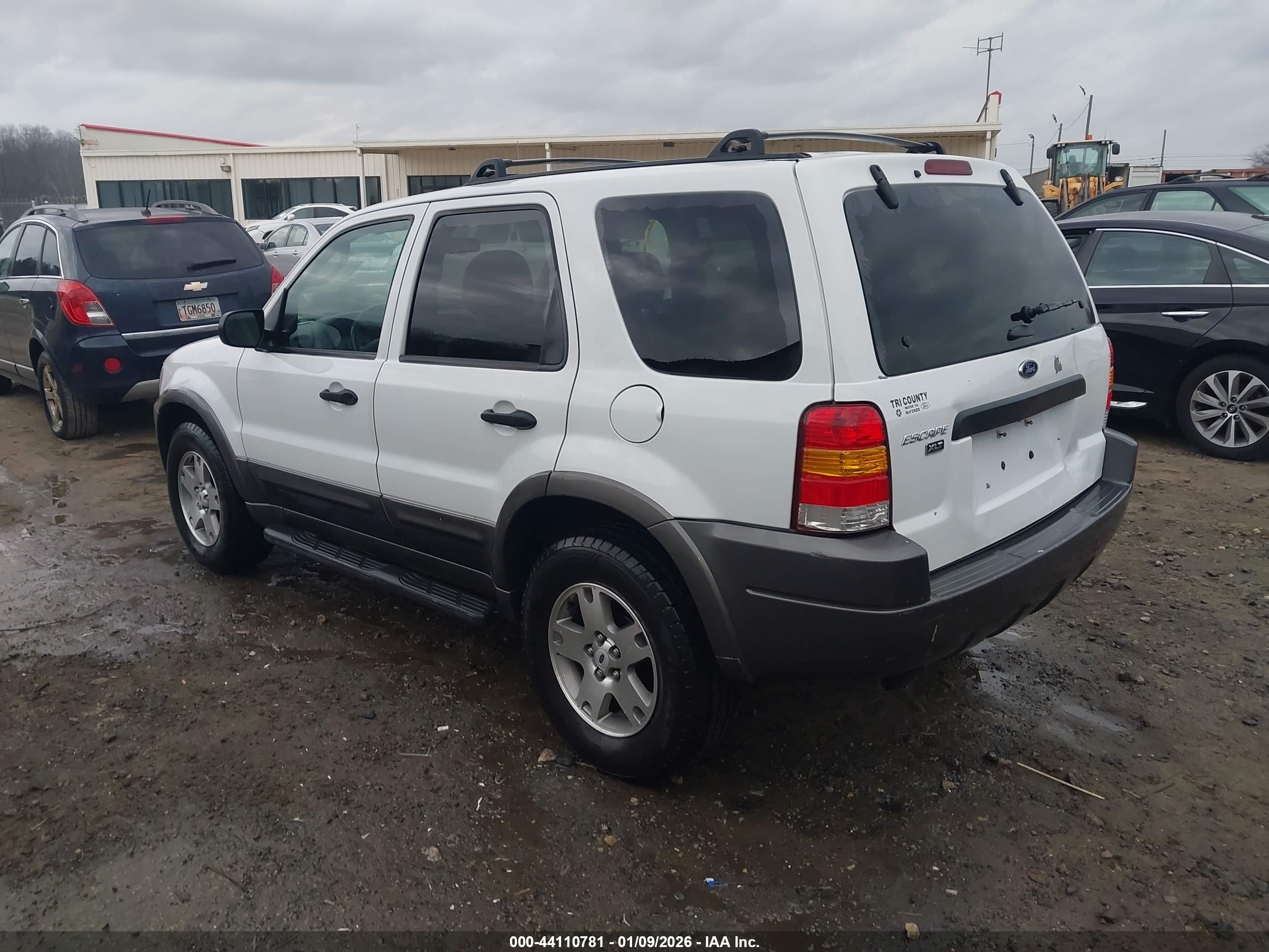 FORD ESCAPE image 3