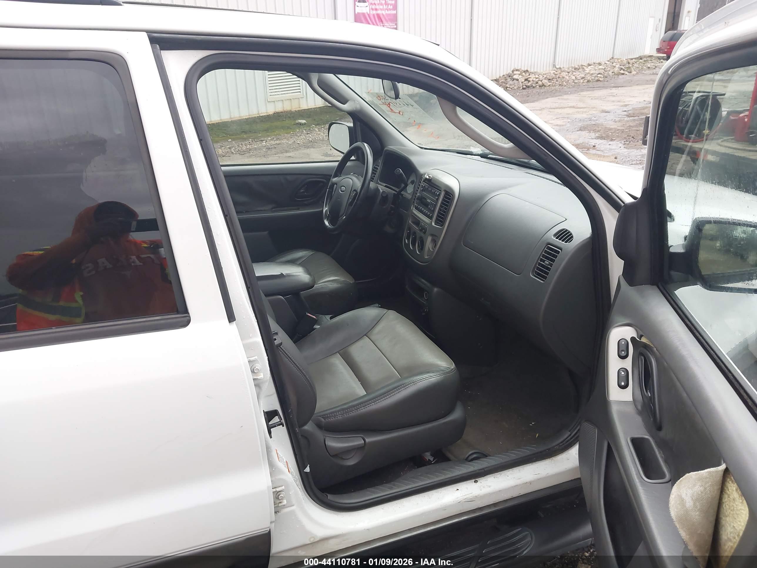 FORD ESCAPE image 5