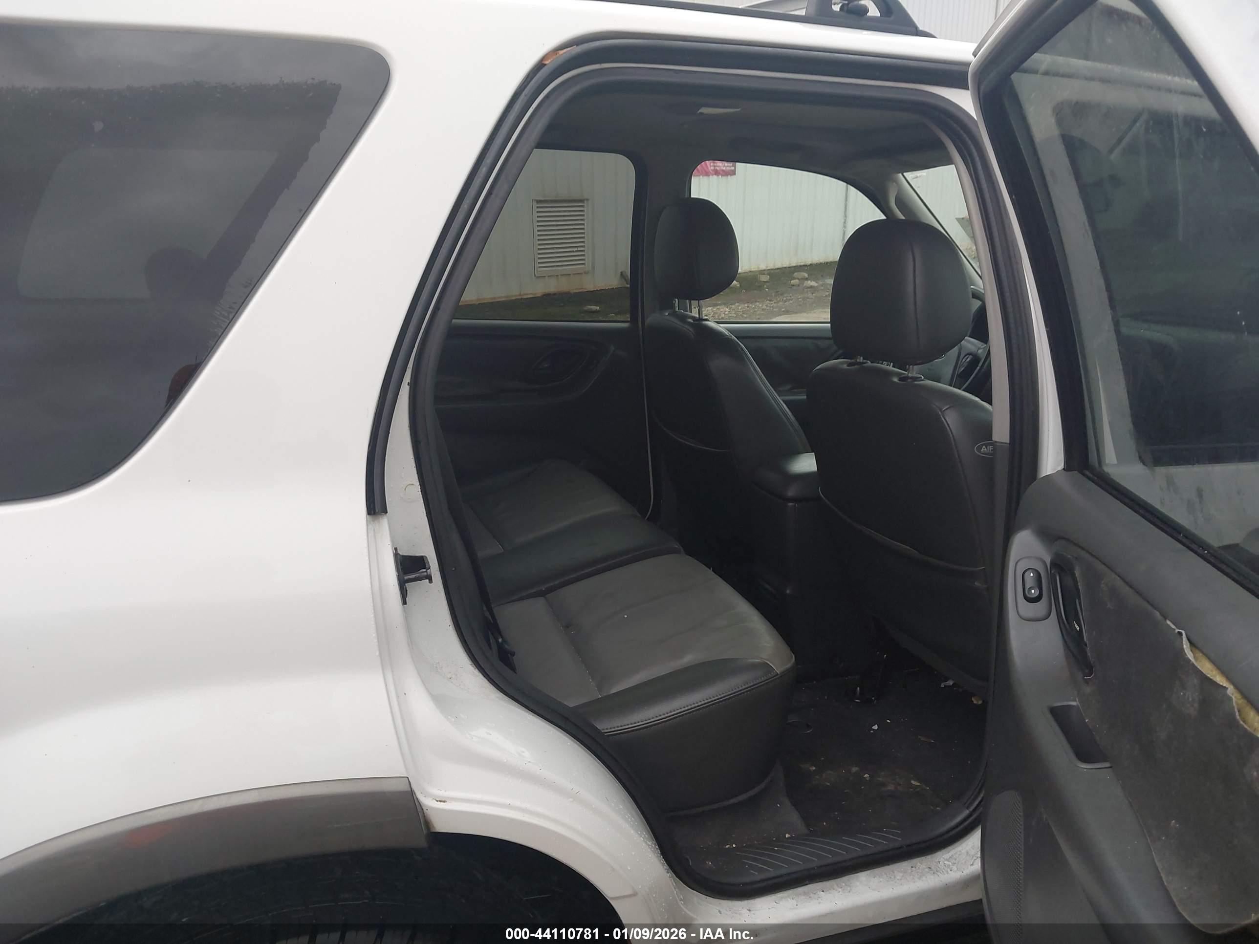FORD ESCAPE image 8