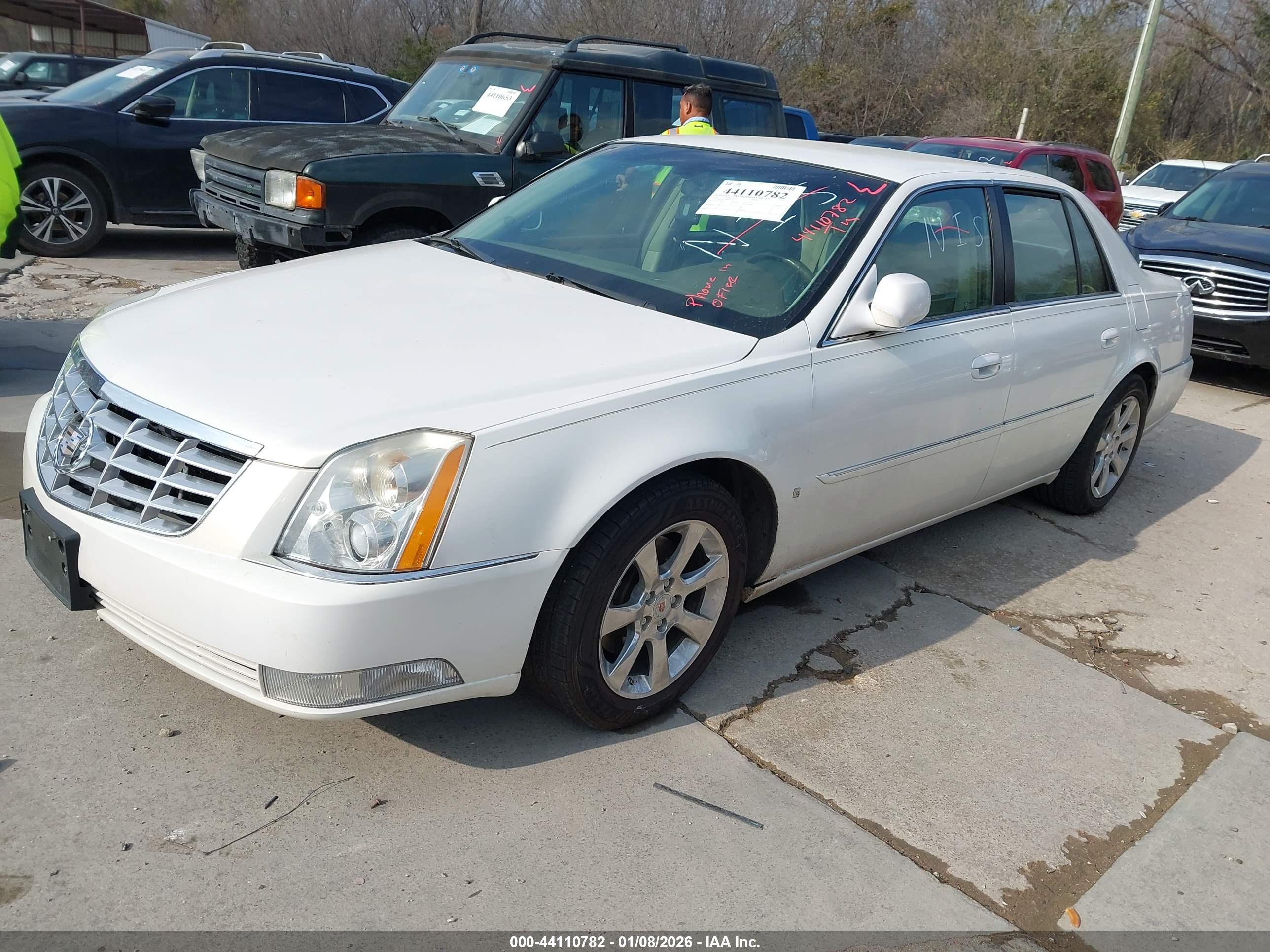 CADILLAC DTS image 2
