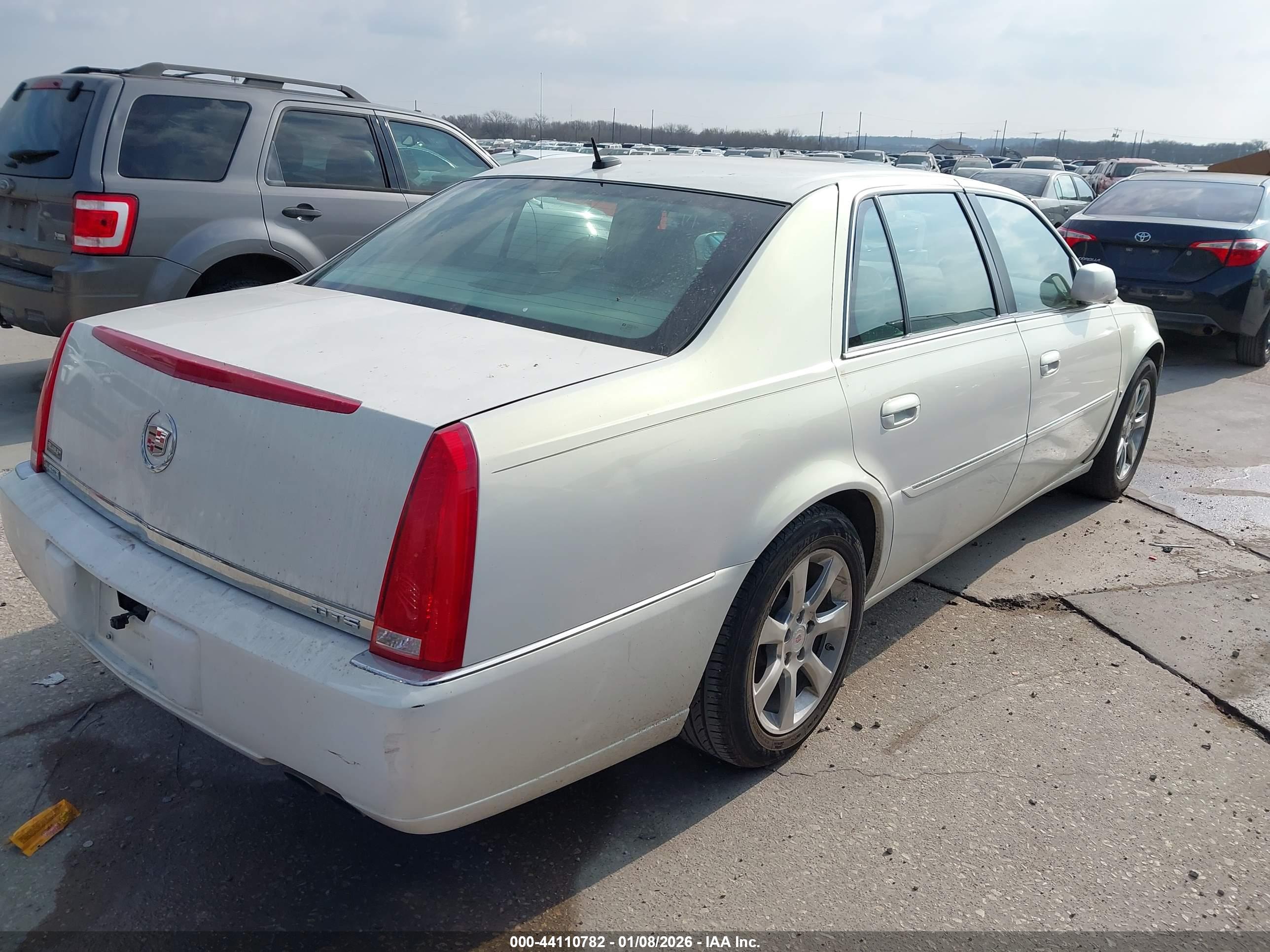 CADILLAC DTS image 4