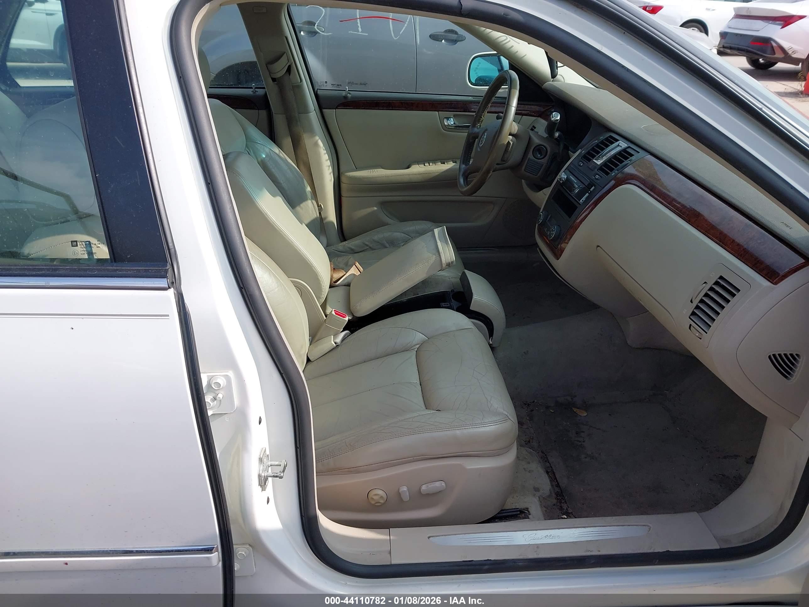 CADILLAC DTS image 5
