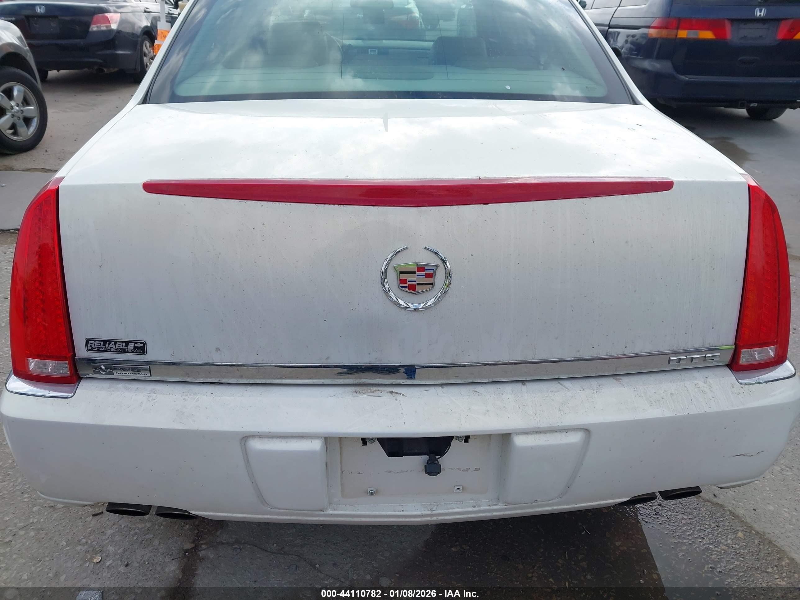 CADILLAC DTS image 6