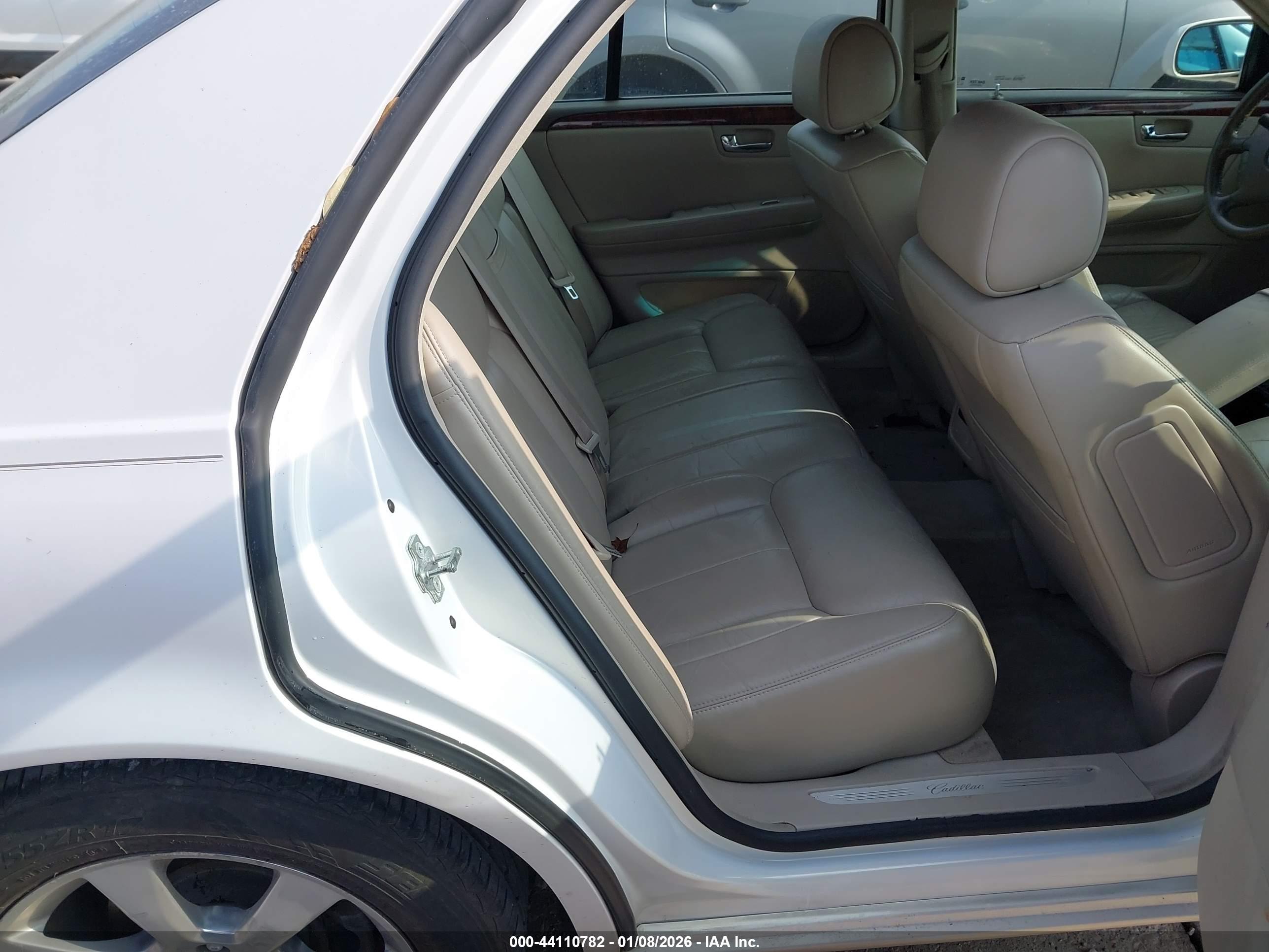 CADILLAC DTS image 8