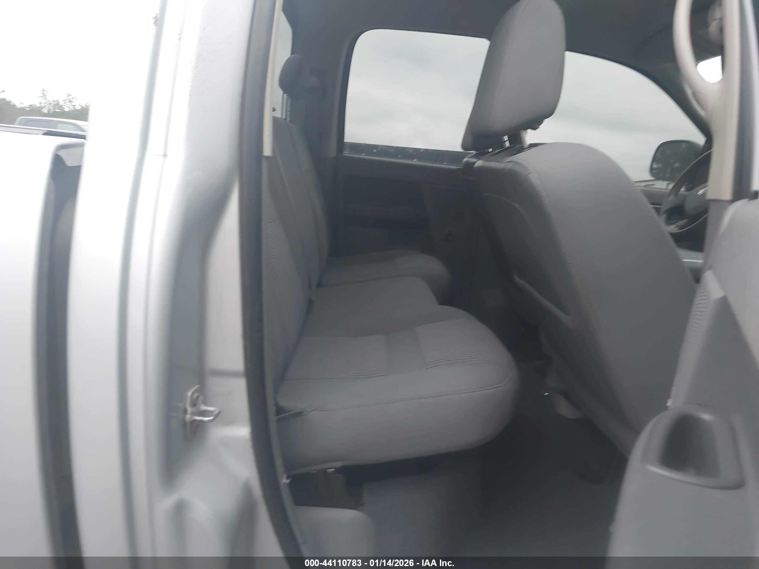 DODGE RAM image 8