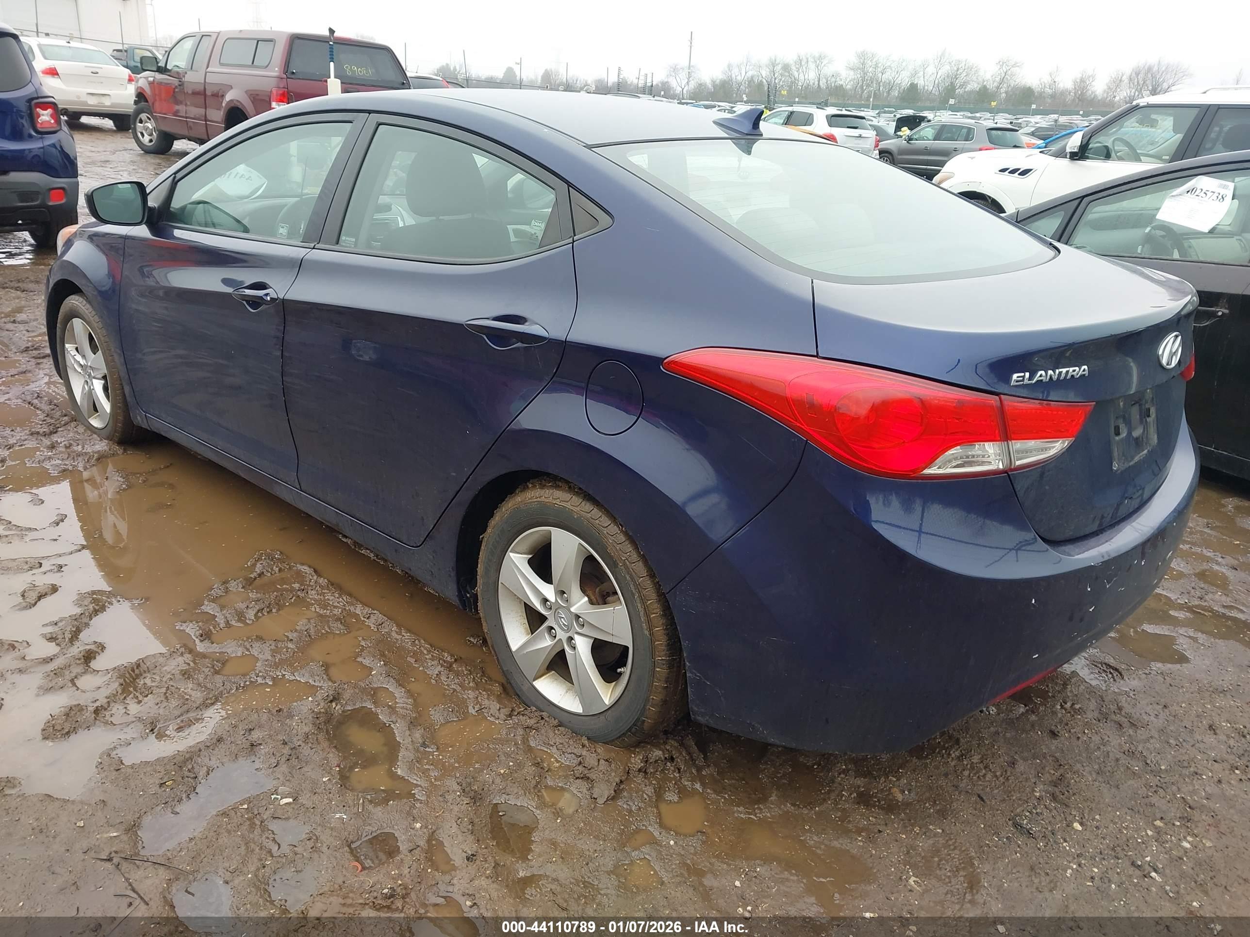 HYUNDAI ELANTRA image 3