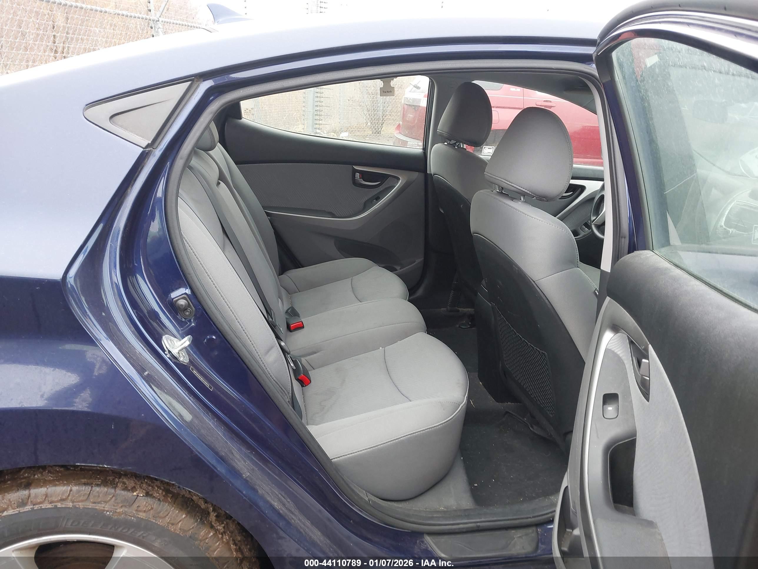 HYUNDAI ELANTRA image 8